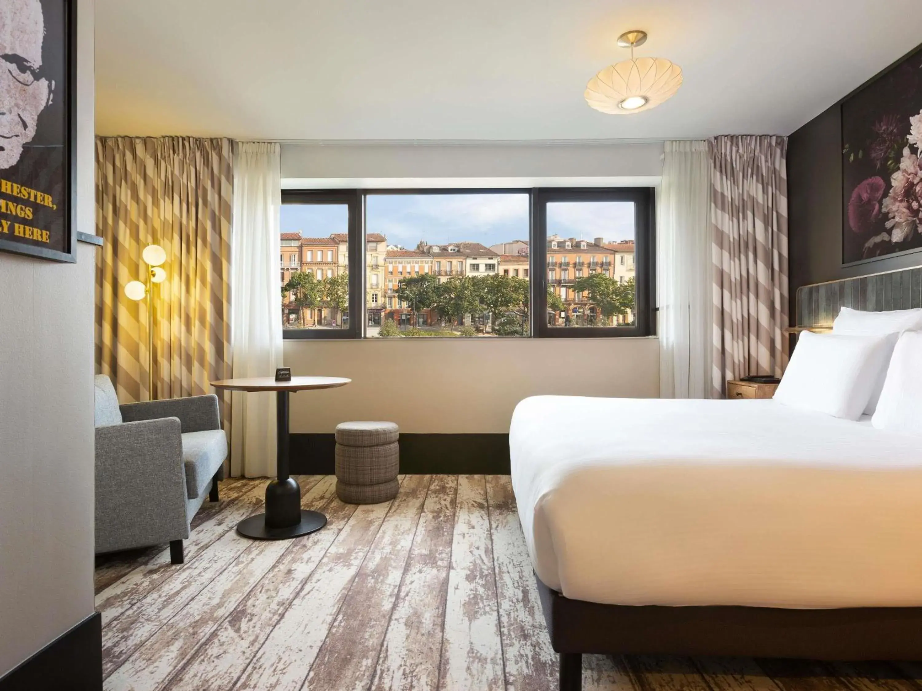 Bedroom, Bed in Hotel Les Capitouls Toulouse Centre - Handwritten Collection Bedroom, Bed in Hotel Les Capitouls Toulouse Centre - Handwritten Collection