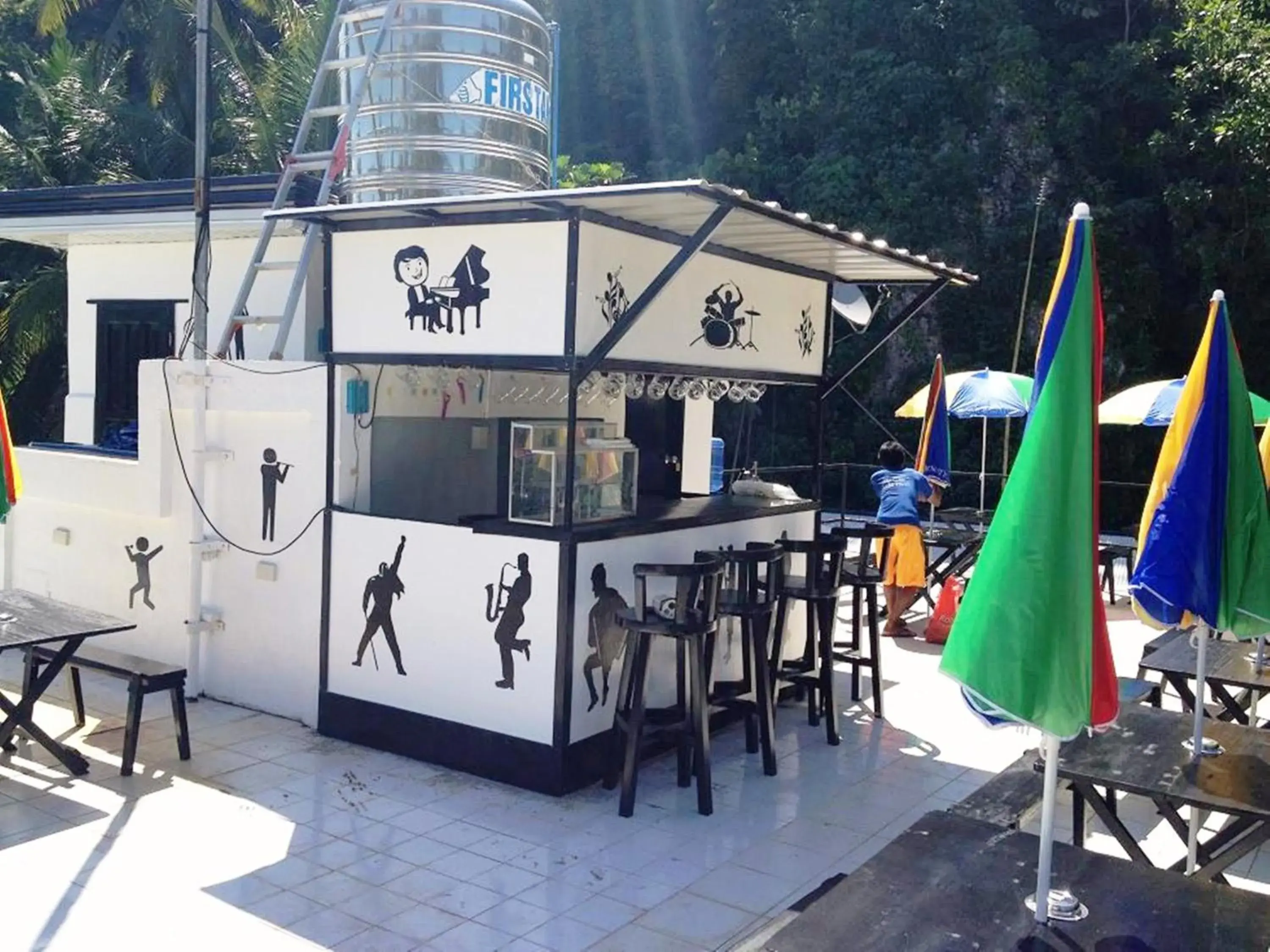 Karaoke in RedDoorz @ Western Highway Lodge Hotel Karaoke in RedDoorz @ Western Highway Lodge Hotel