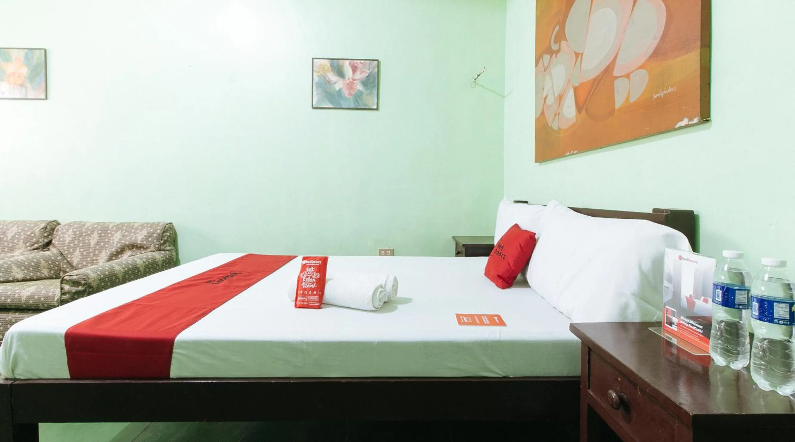 Bed in RedDoorz @ Western Highway Lodge Hotel