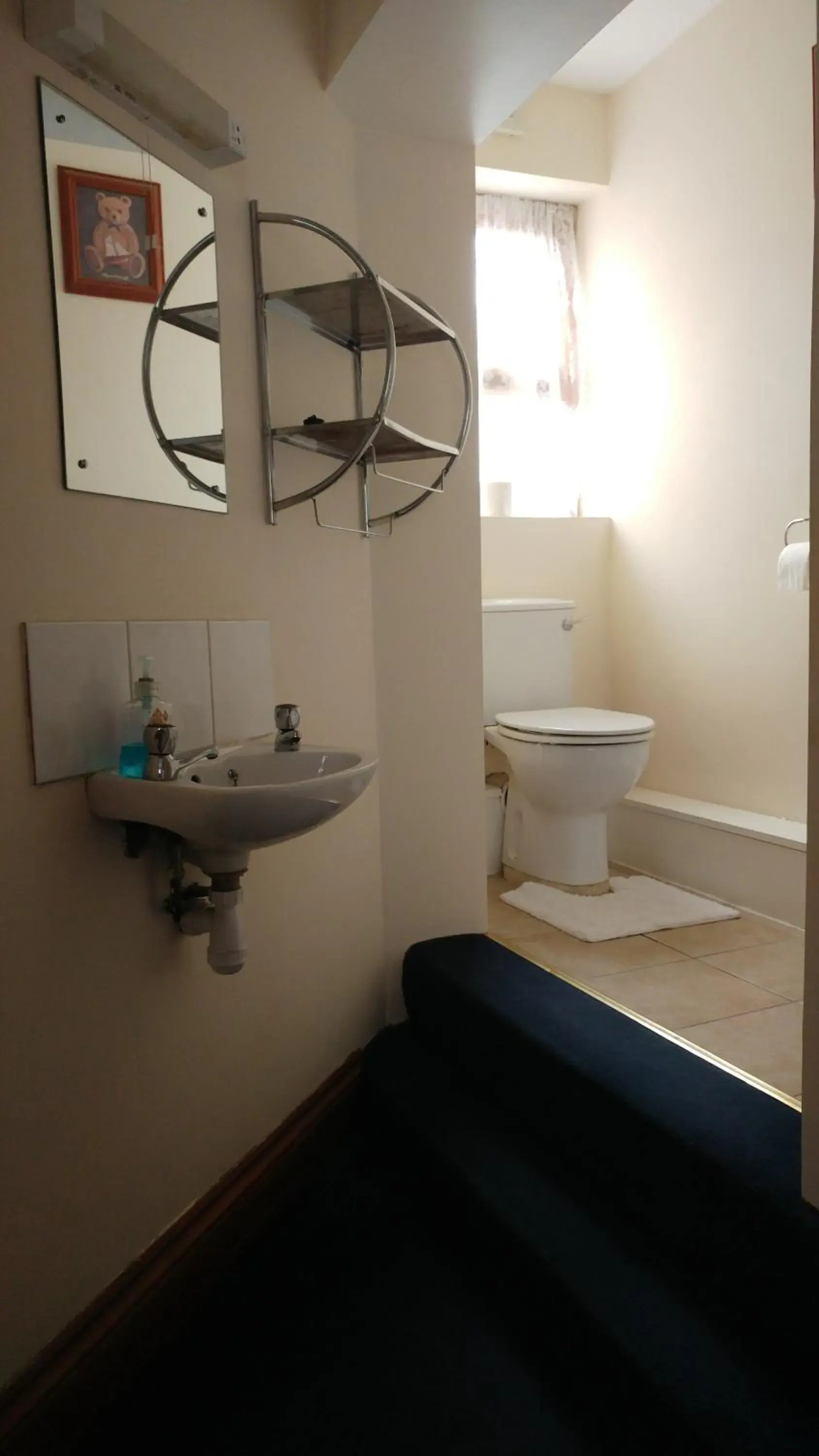 Twin Room with Private Bathroom - single occupancy in The Three Horseshoes Twin Room with Private Bathroom - single occupancy in The Three Horseshoes