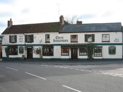 Facade/entrance in The Three Horseshoes