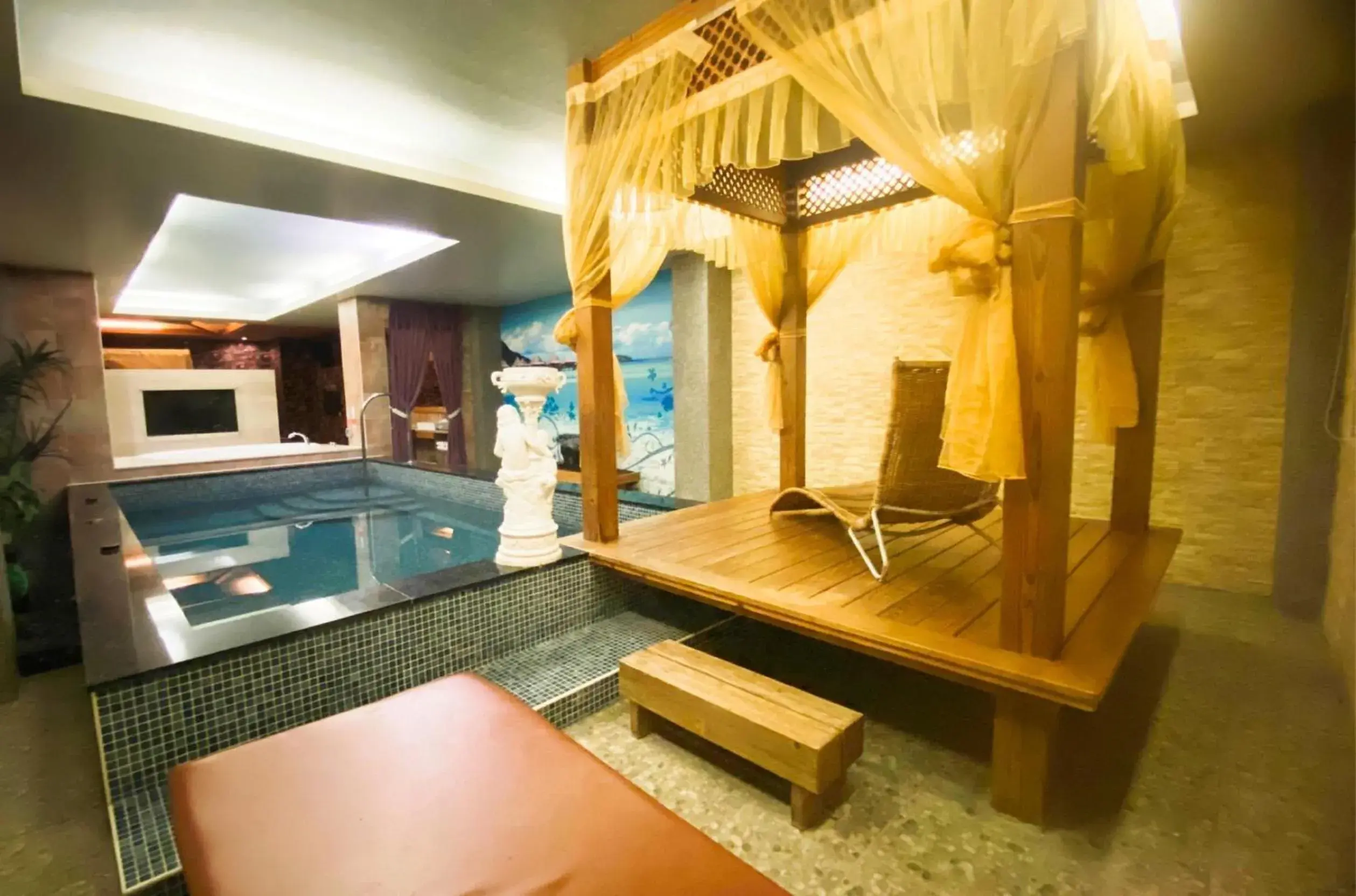 Pool view in Hua Xiang Motel Pool view in Hua Xiang Motel