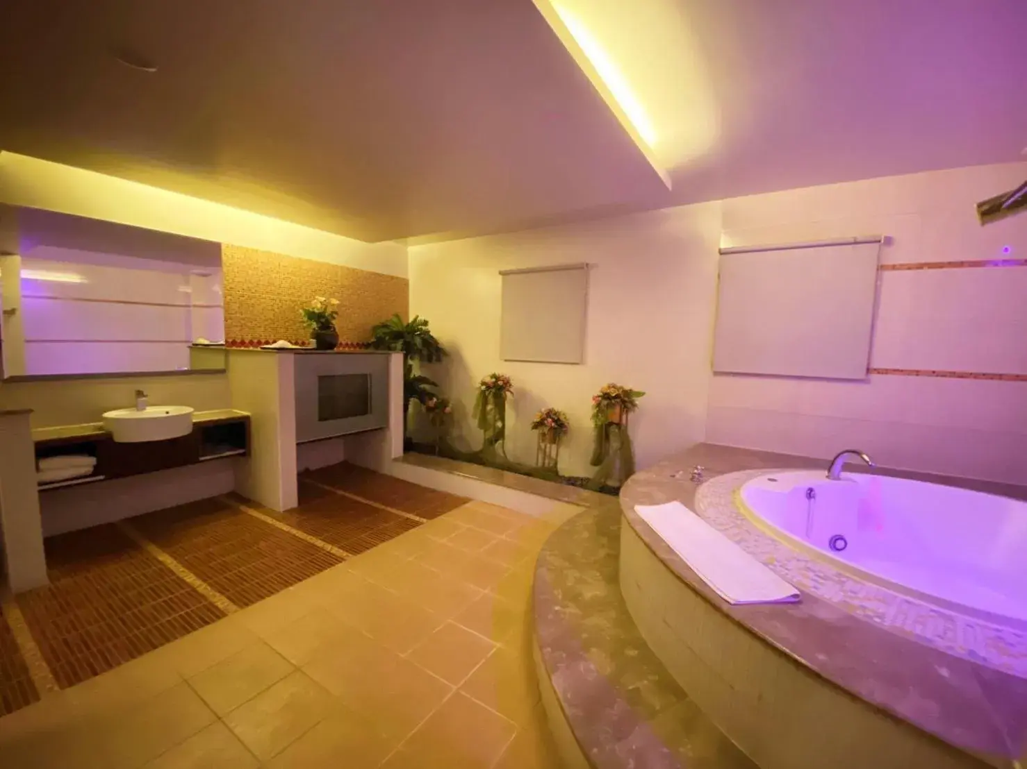 Hot Tub in Hua Xiang Motel Hot Tub in Hua Xiang Motel