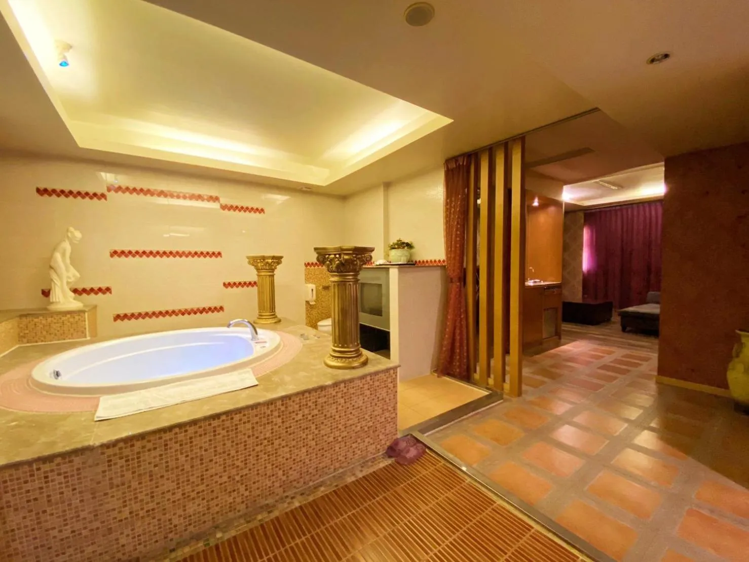 Hot Tub in Hua Xiang Motel