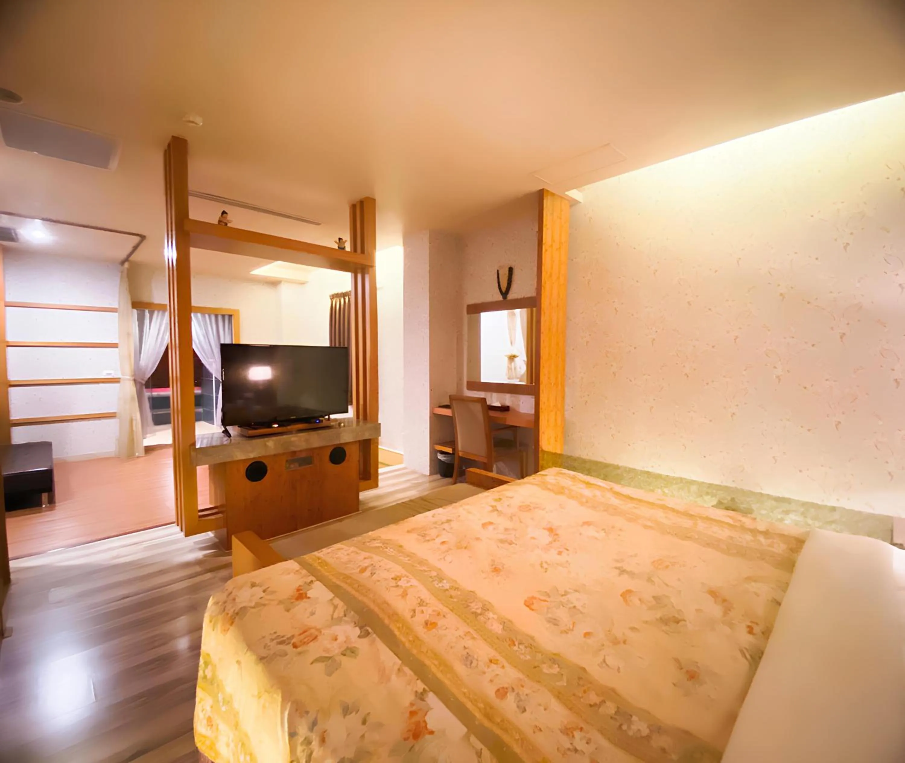 TV and multimedia, Bed in Hua Xiang Motel