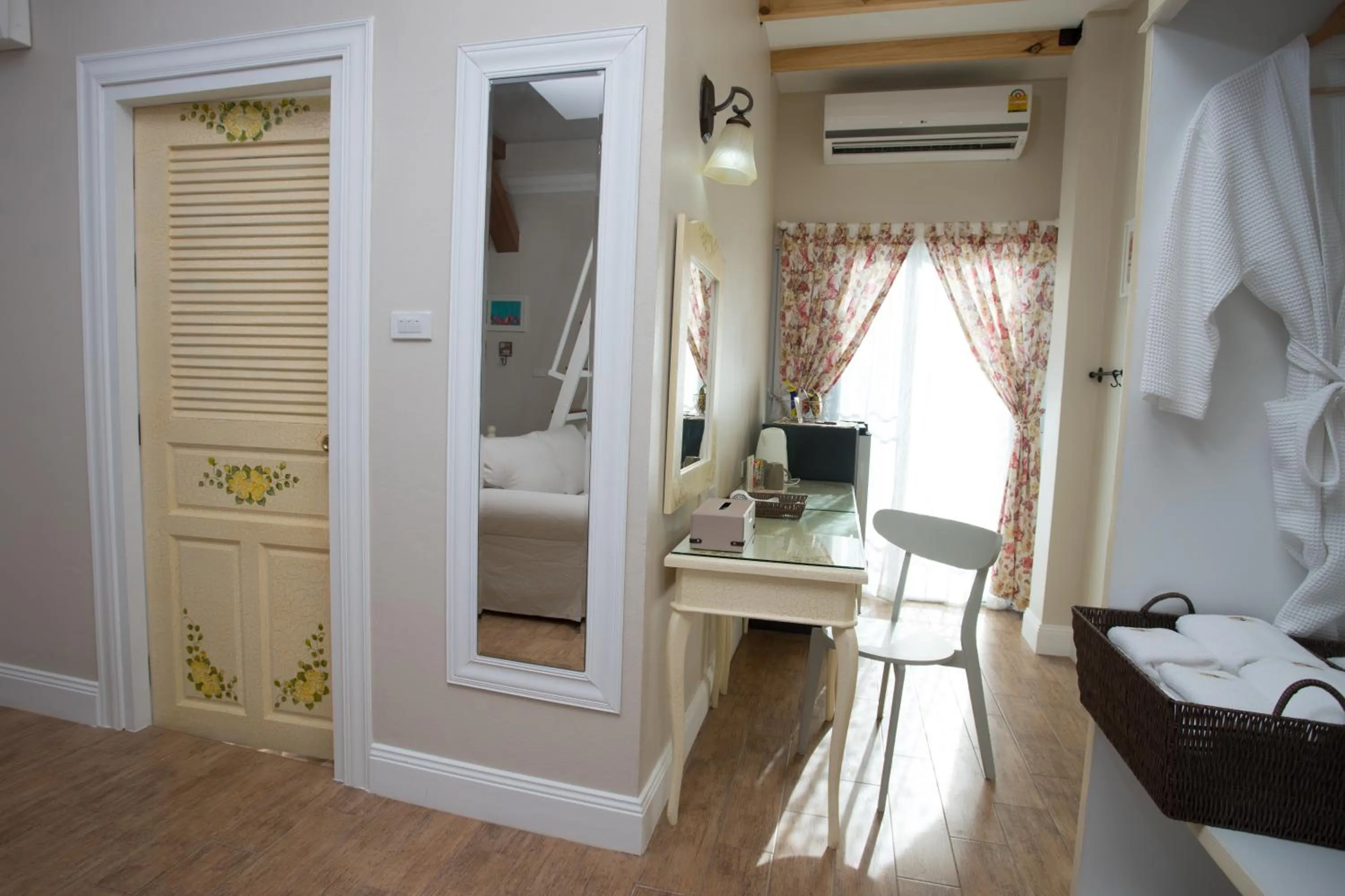 Coffee/tea facilities, Bed in Hillsborough The English Country House Hotel & Leisure