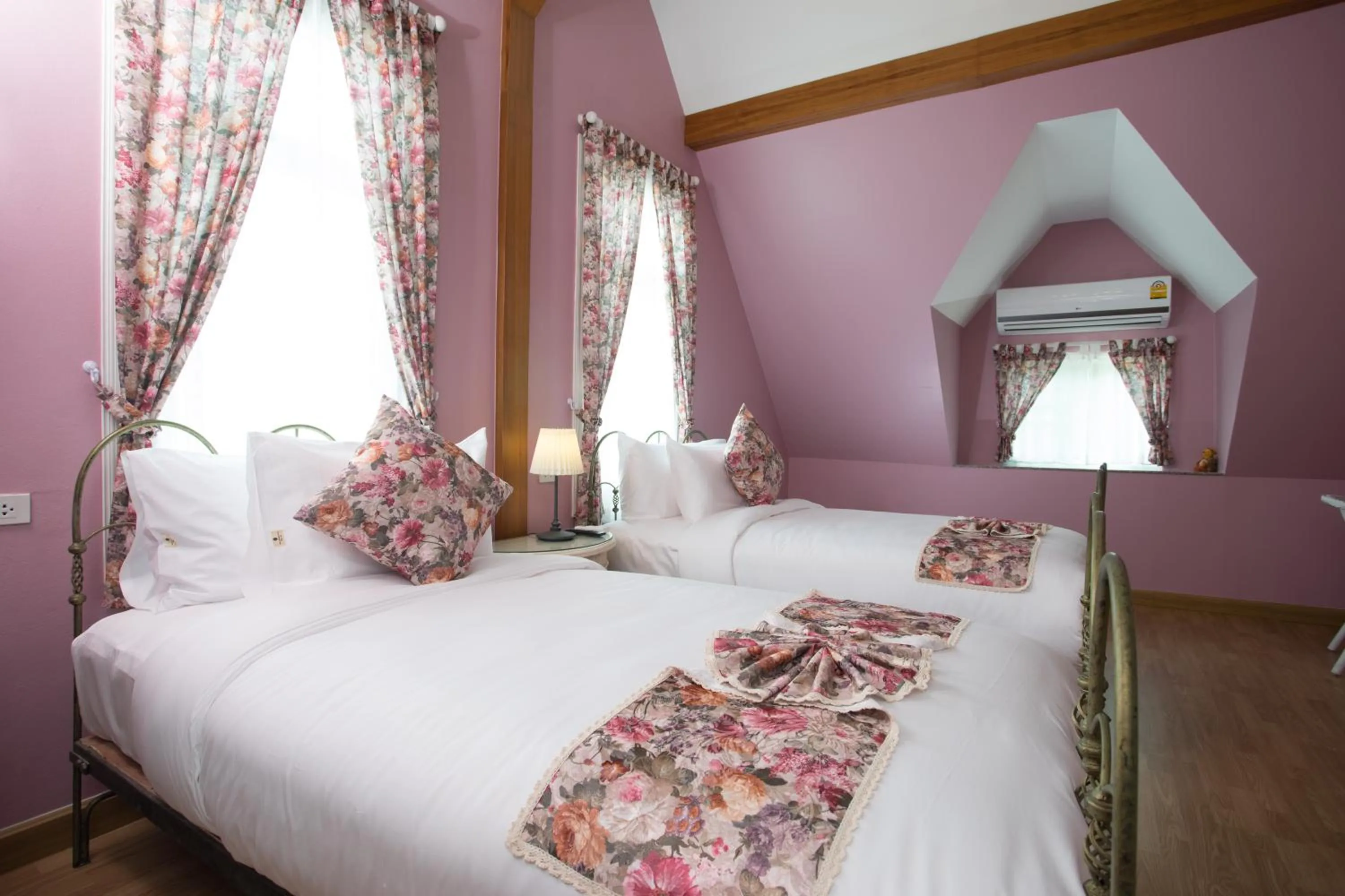 Bedroom, Bed in Hillsborough The English Country House Hotel & Leisure