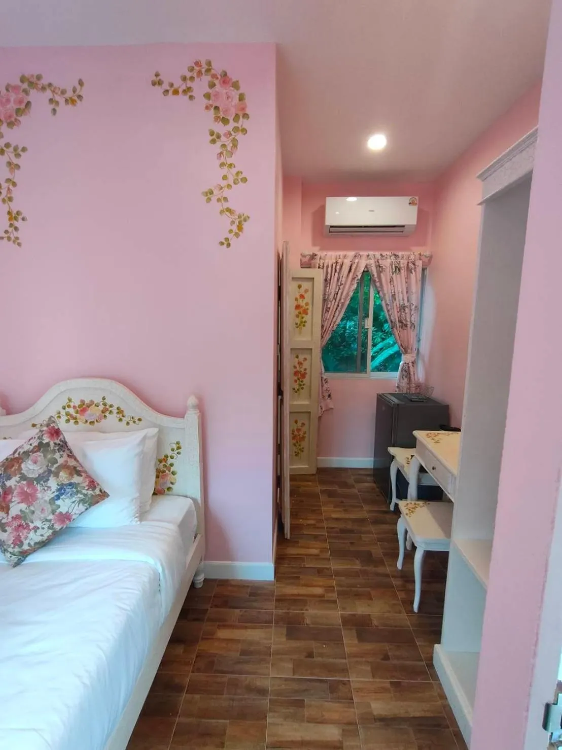 Bedroom, Bed in Hillsborough The English Country House Hotel & Leisure