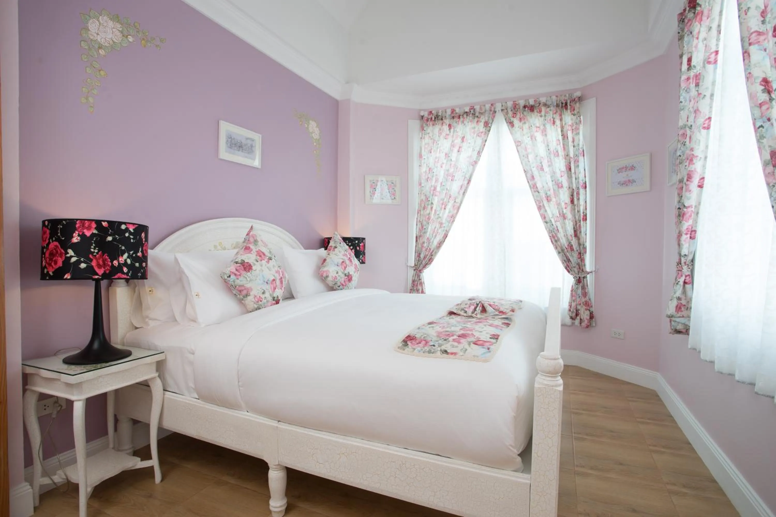 Bathroom, Bed in Hillsborough The English Country House Hotel & Leisure