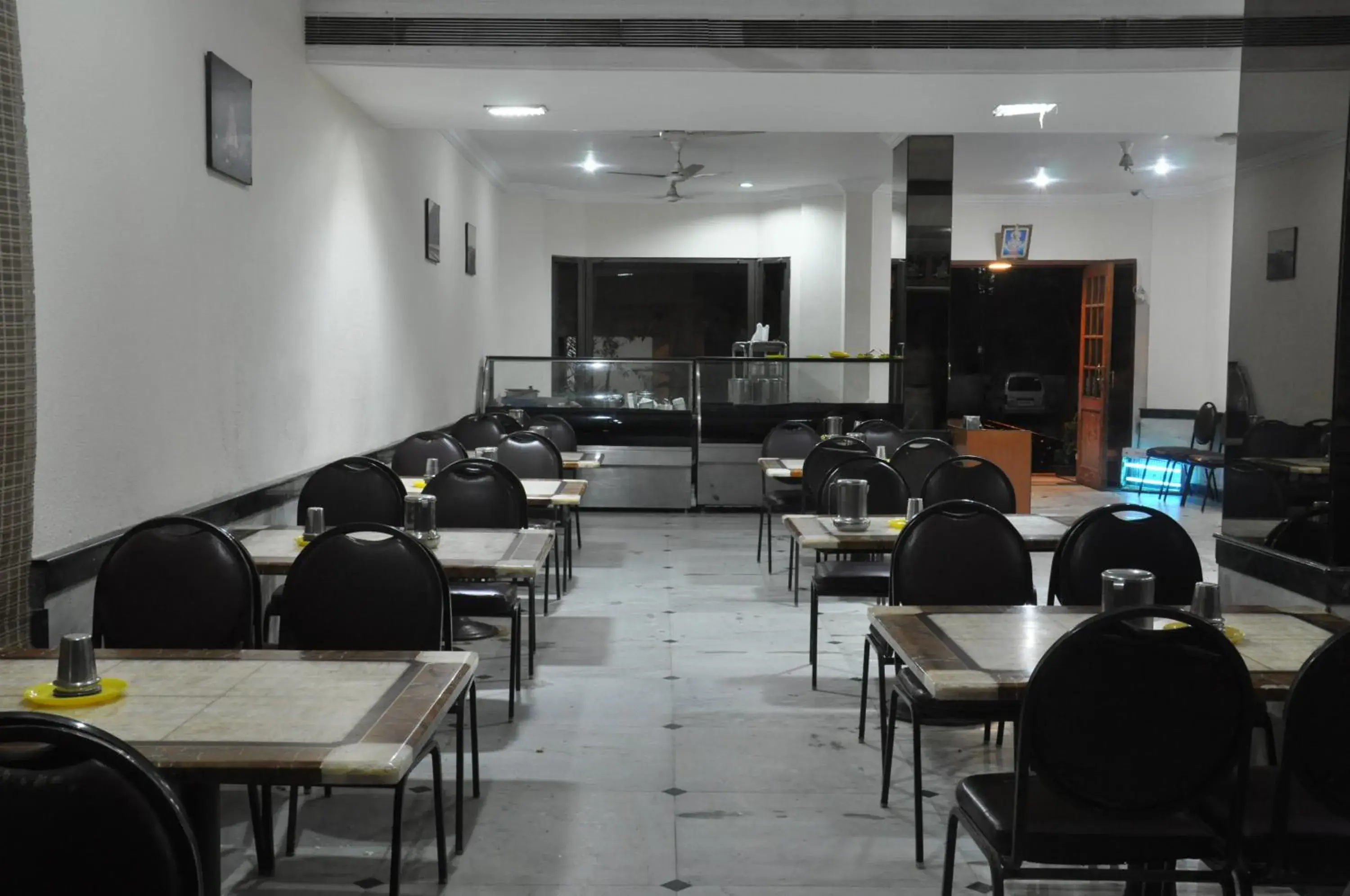 Restaurant/places to eat in Darling Residency Restaurant/places to eat in Darling Residency
