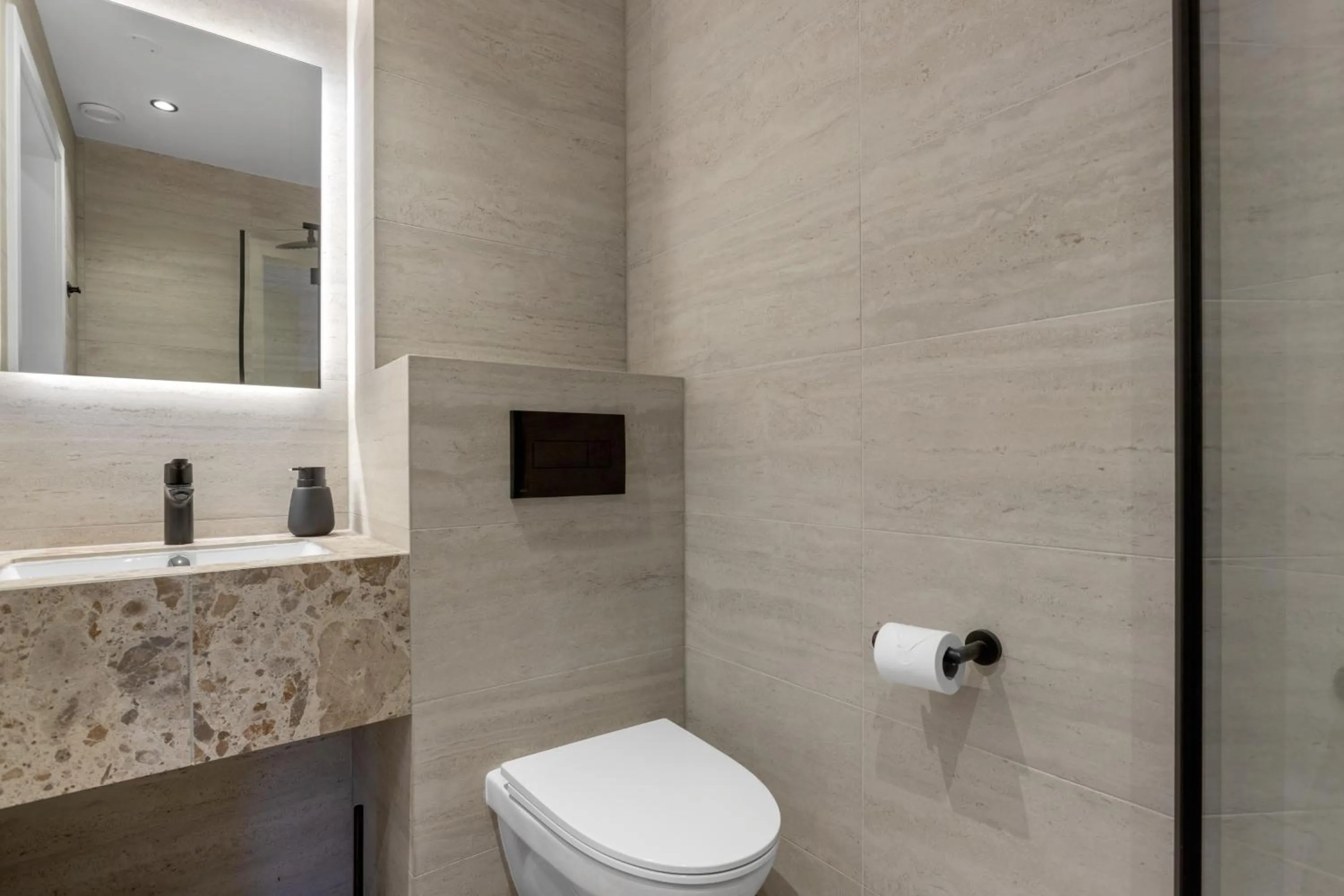 Toilet in Alva Hotel Brautarholt