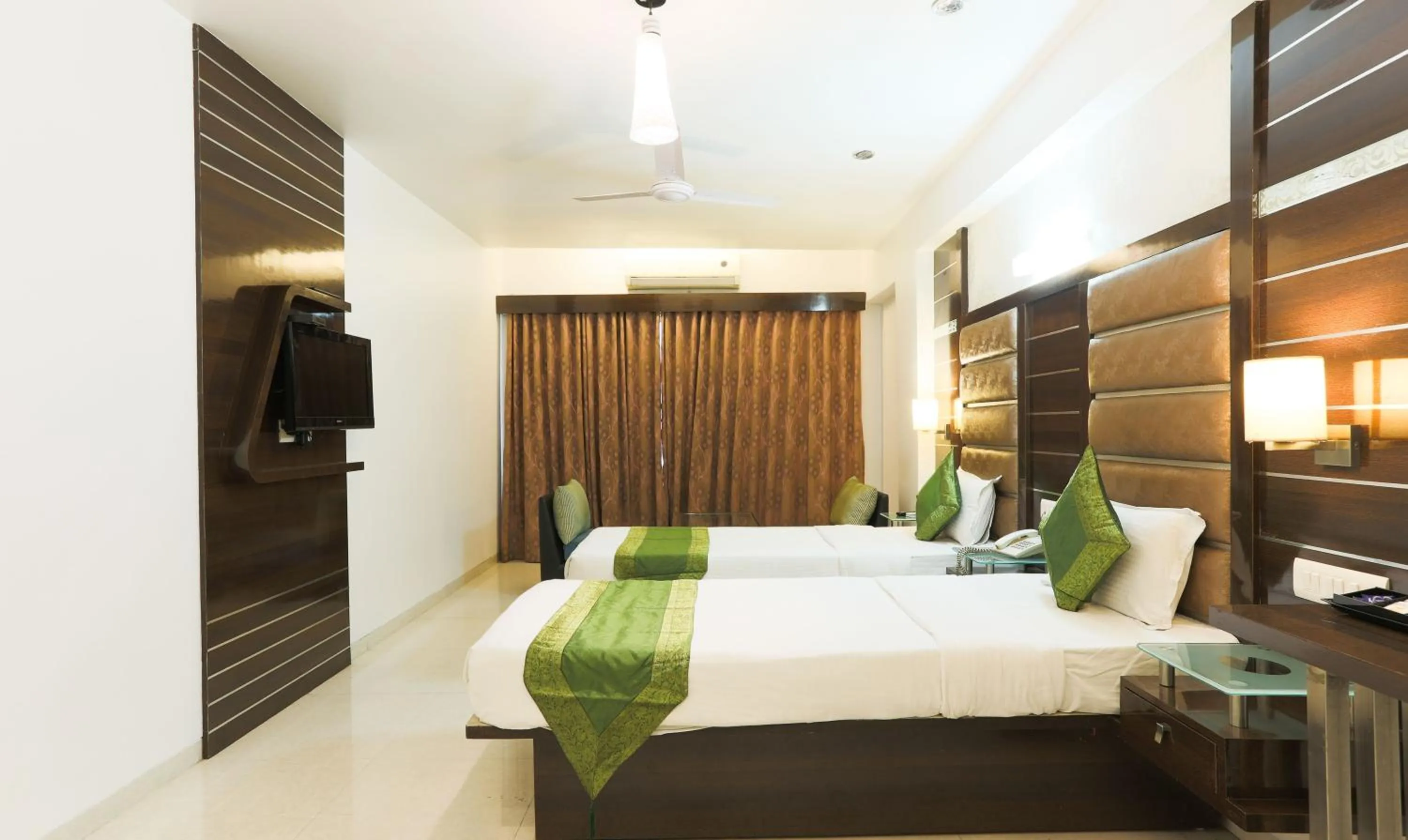 Photo of the whole room, Bed in Hotel Apple Inn Vapi