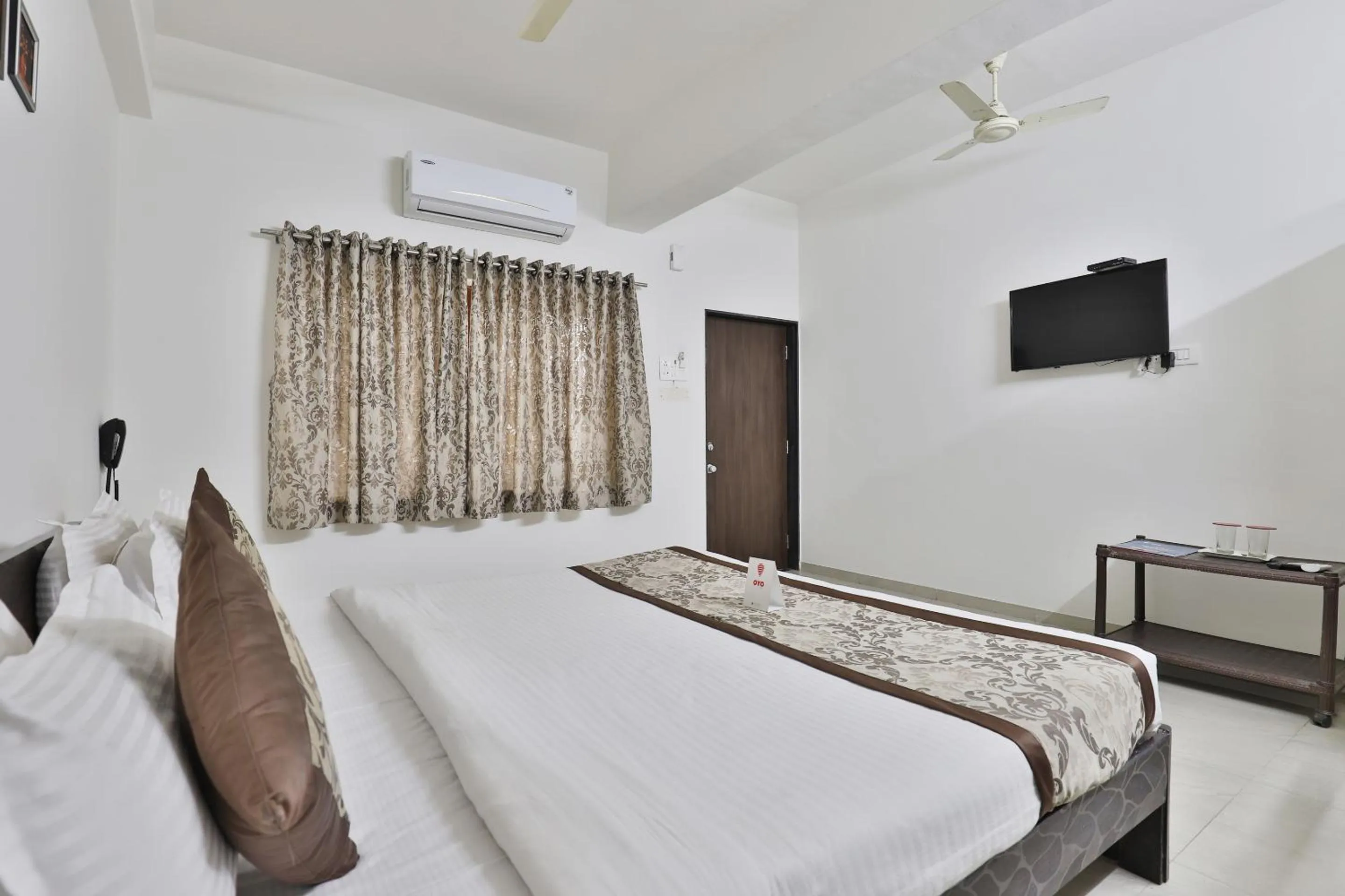 Photo of the whole room, Bed in Nova Hotel Star Palace