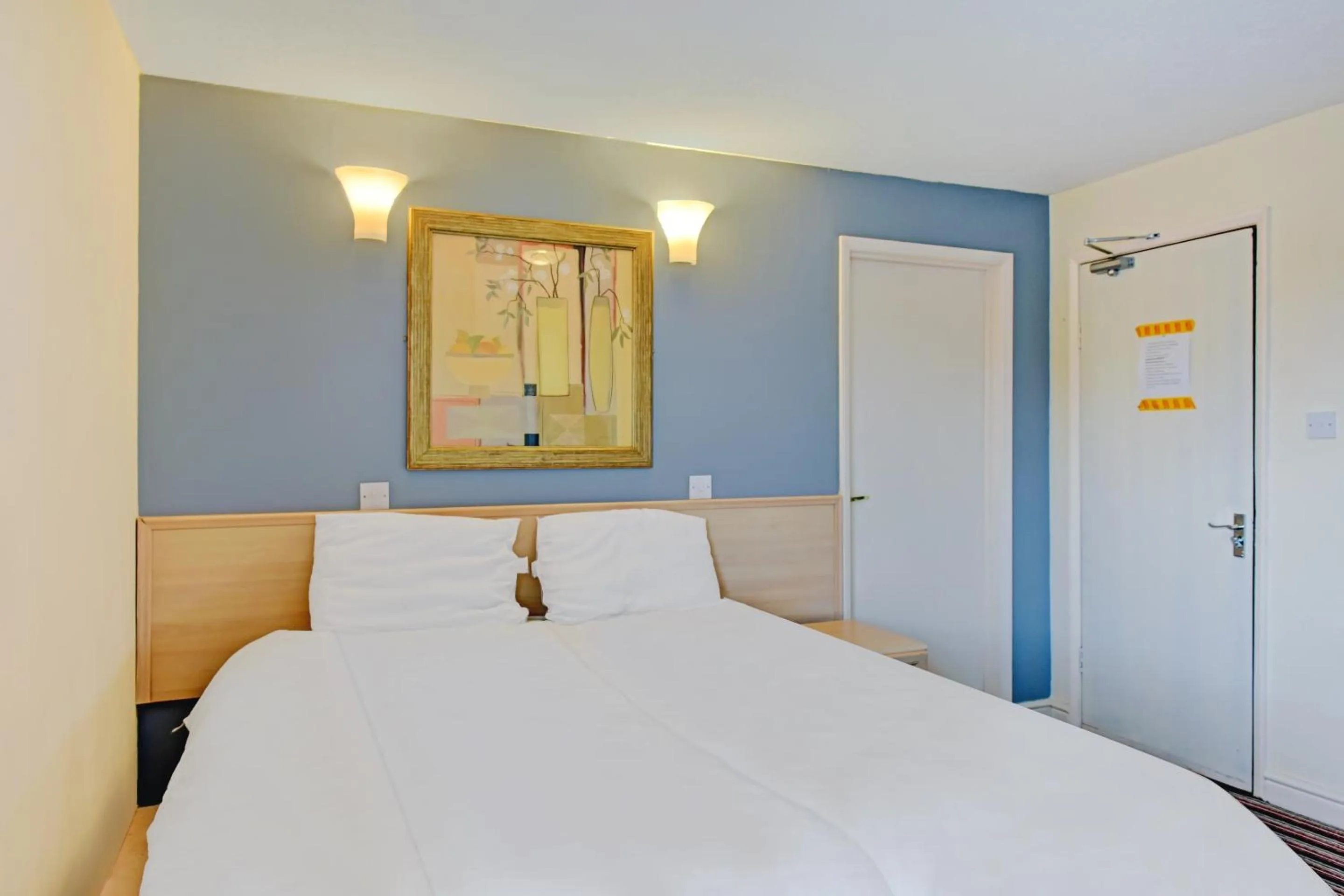 Bedroom in Shilton Inn By OYO Leicester