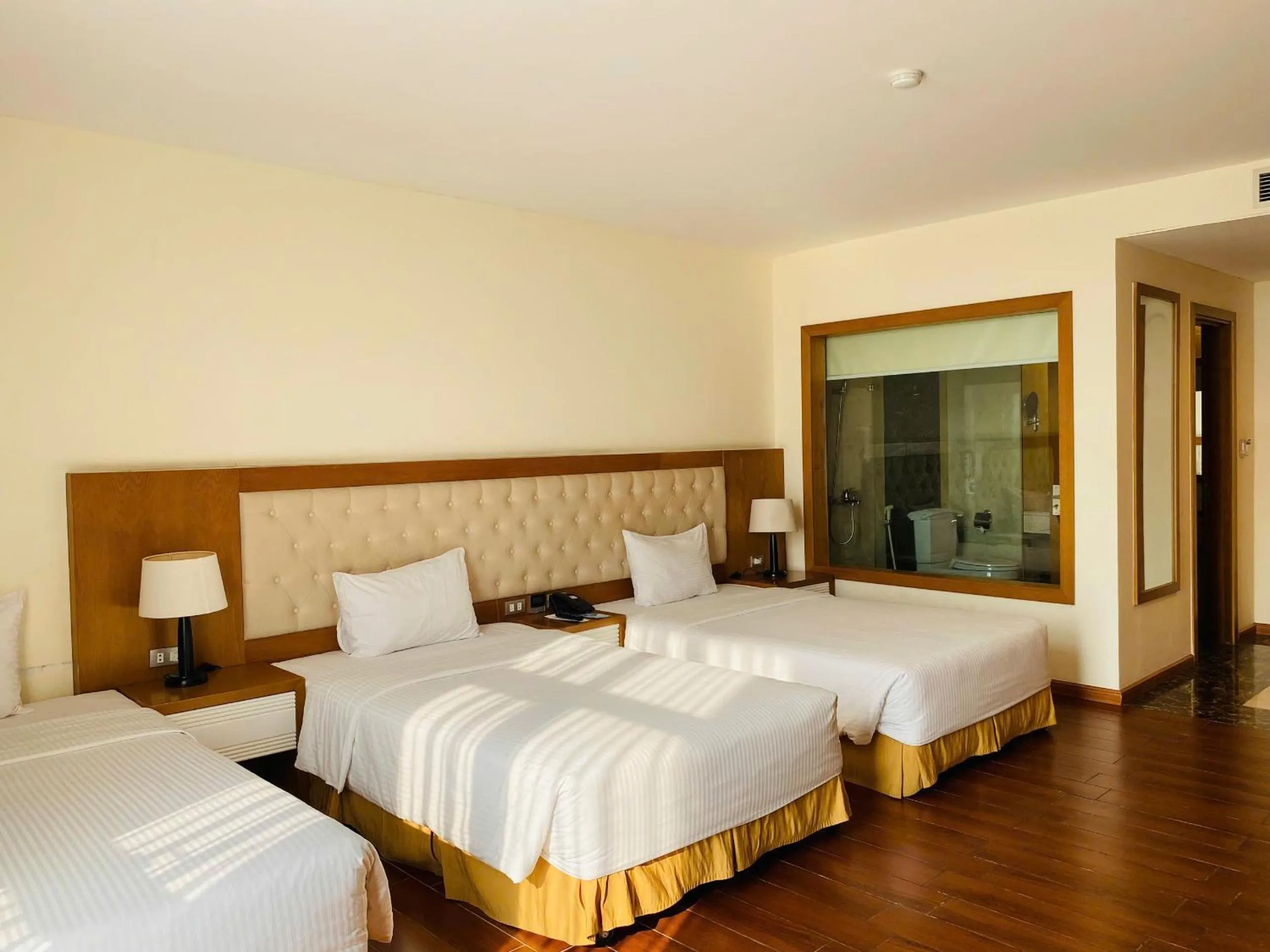 Bedroom, Bed in Muong Thanh Cua Dong Hotel