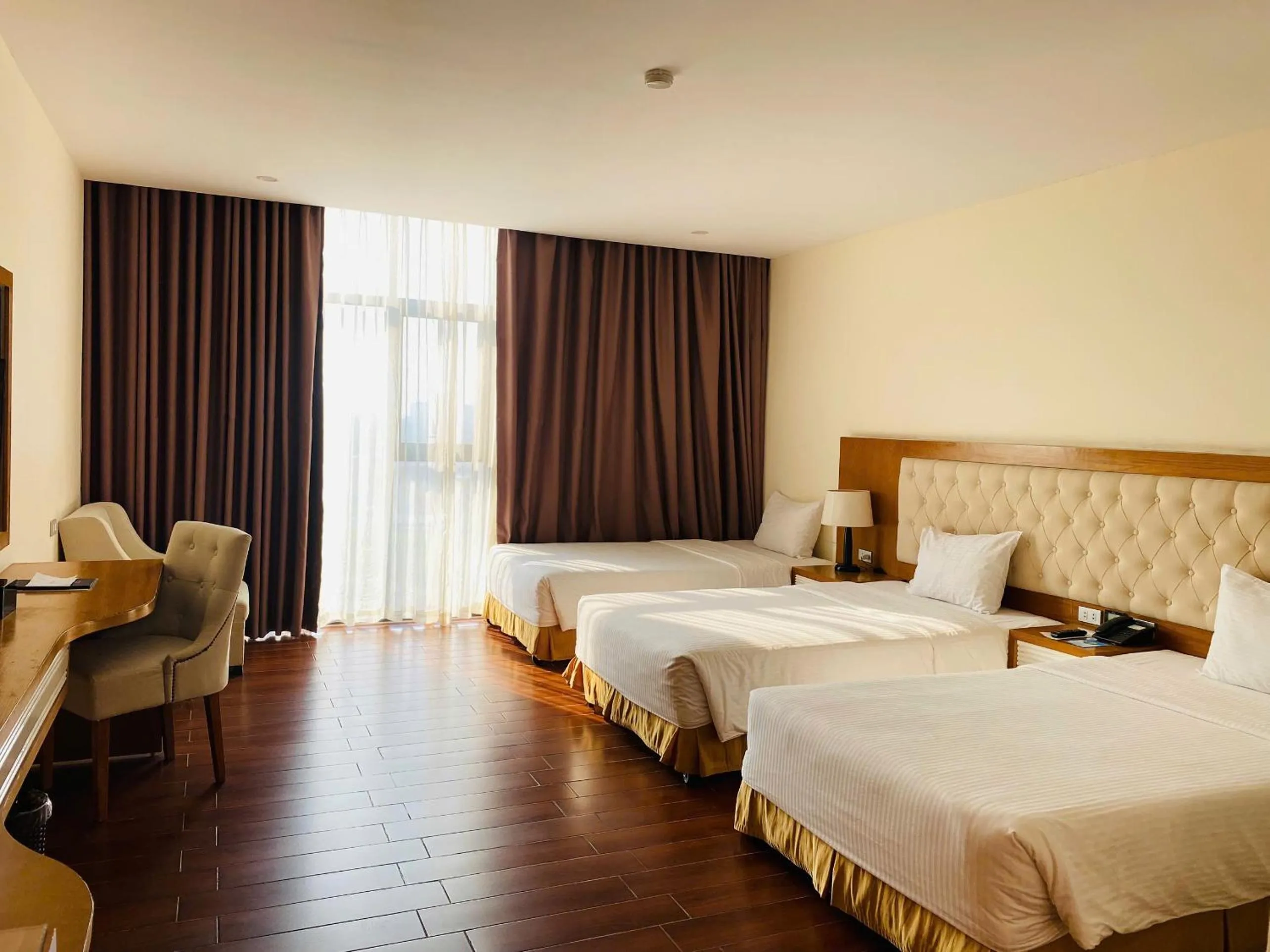 Bedroom, Bed in Muong Thanh Cua Dong Hotel