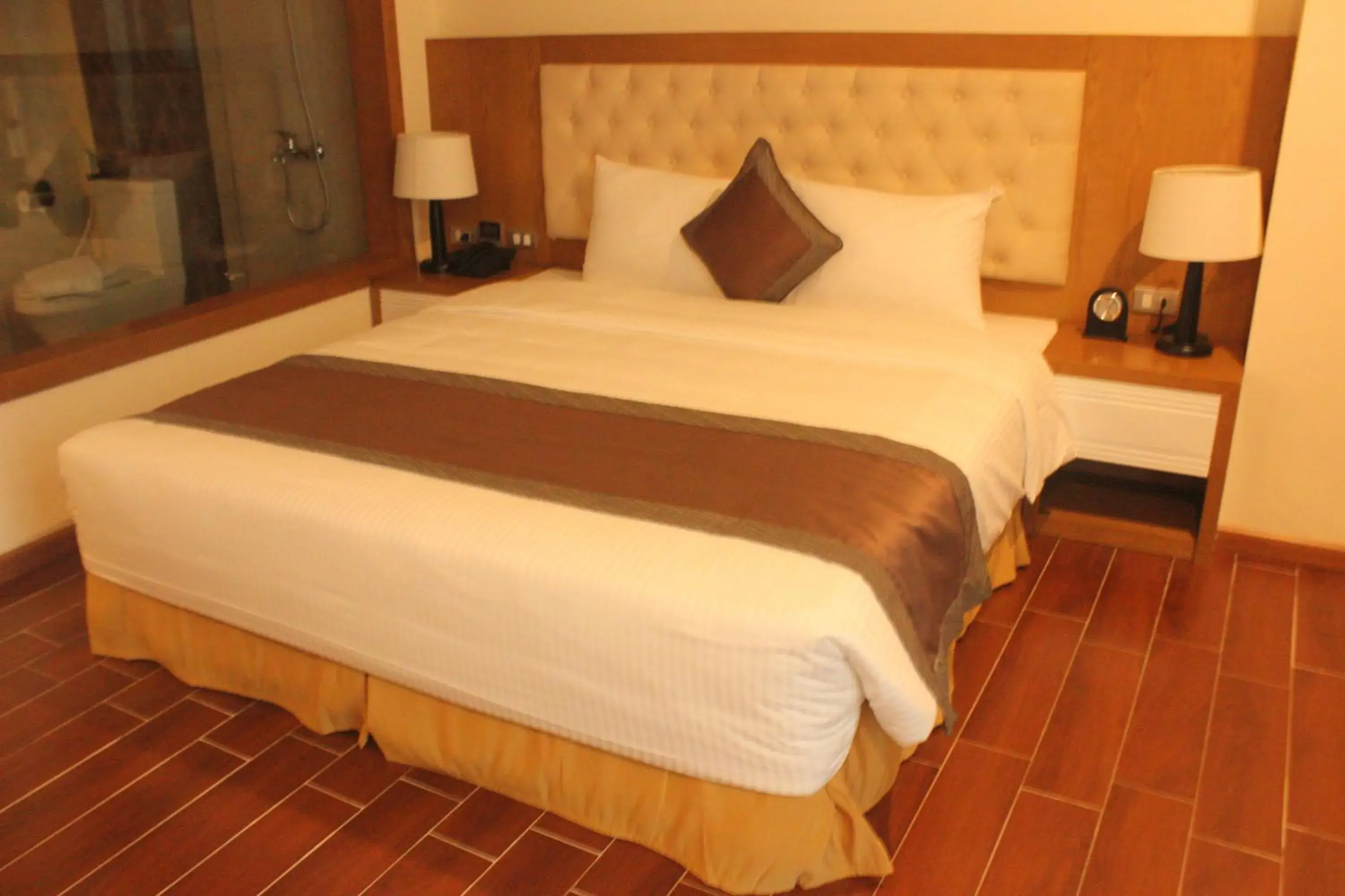 Bedroom, Bed in Muong Thanh Cua Dong Hotel Bedroom, Bed in Muong Thanh Cua Dong Hotel