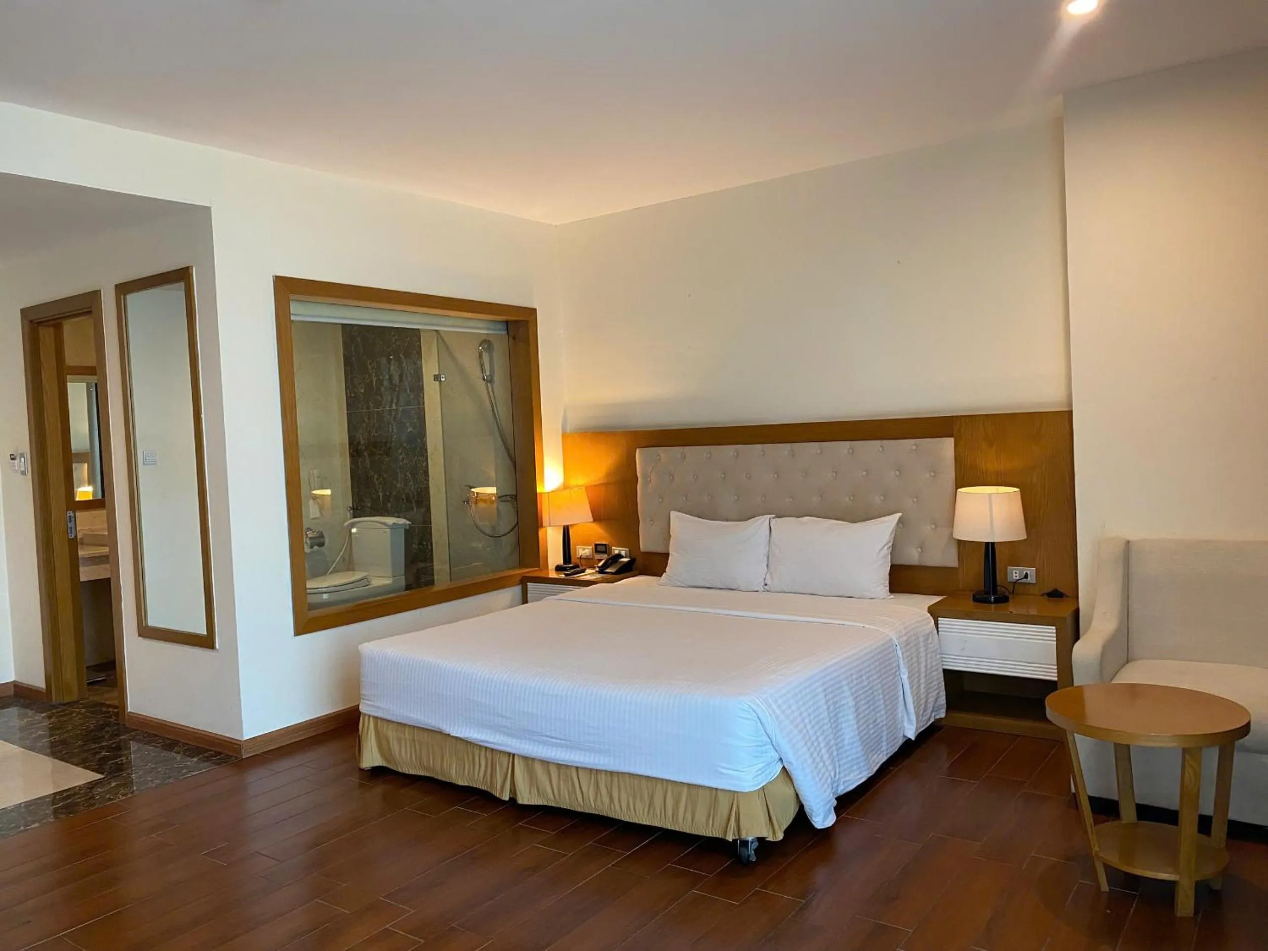 Bedroom, Bed in Muong Thanh Cua Dong Hotel