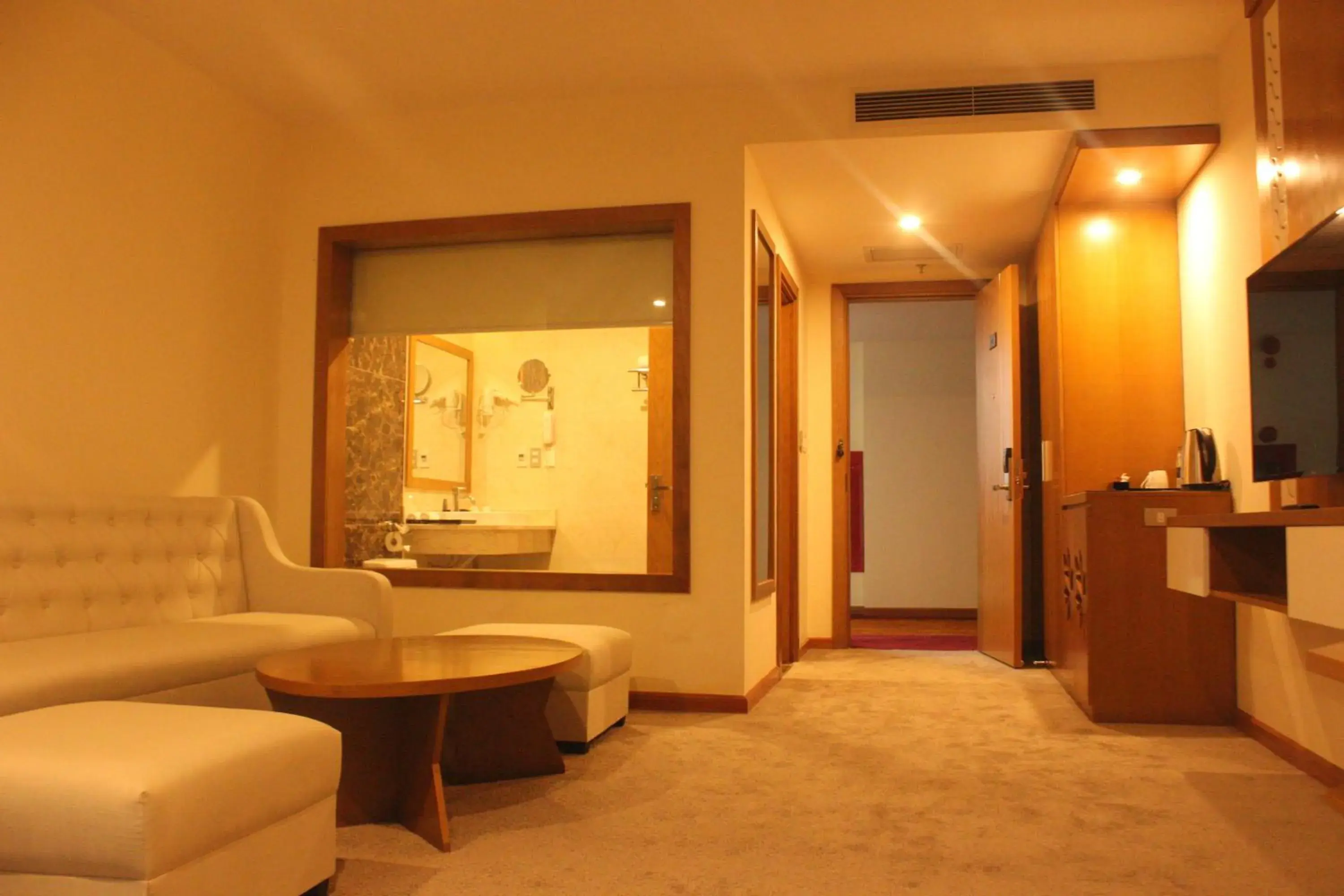 Property building in Muong Thanh Cua Dong Hotel Property building in Muong Thanh Cua Dong Hotel