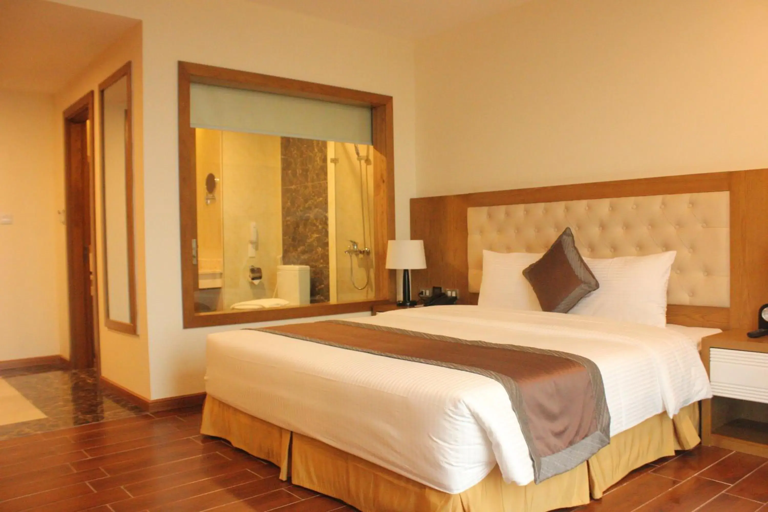 Bedroom, Bed in Muong Thanh Cua Dong Hotel Bedroom, Bed in Muong Thanh Cua Dong Hotel