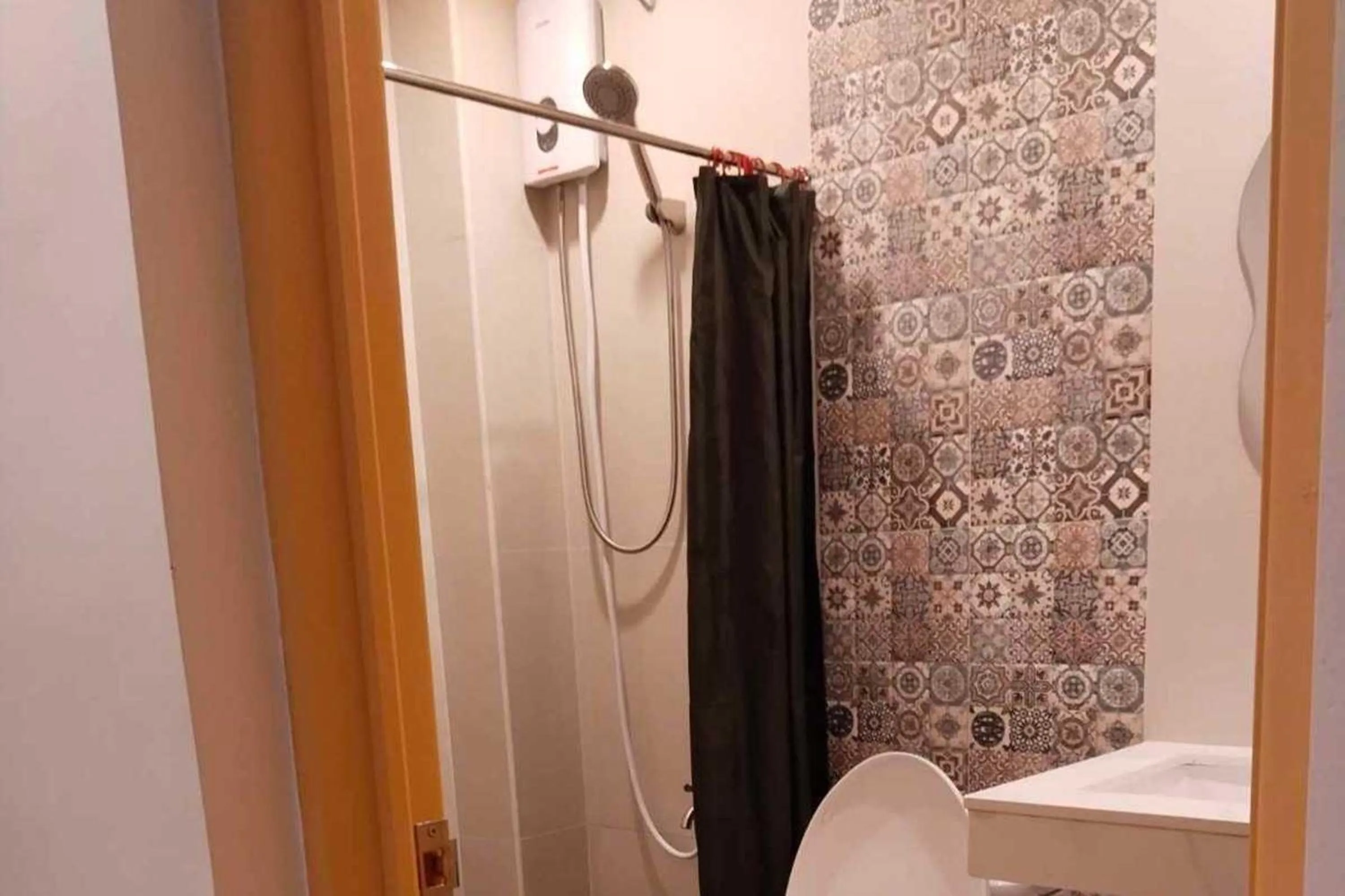 Shower in Hotel Lapira