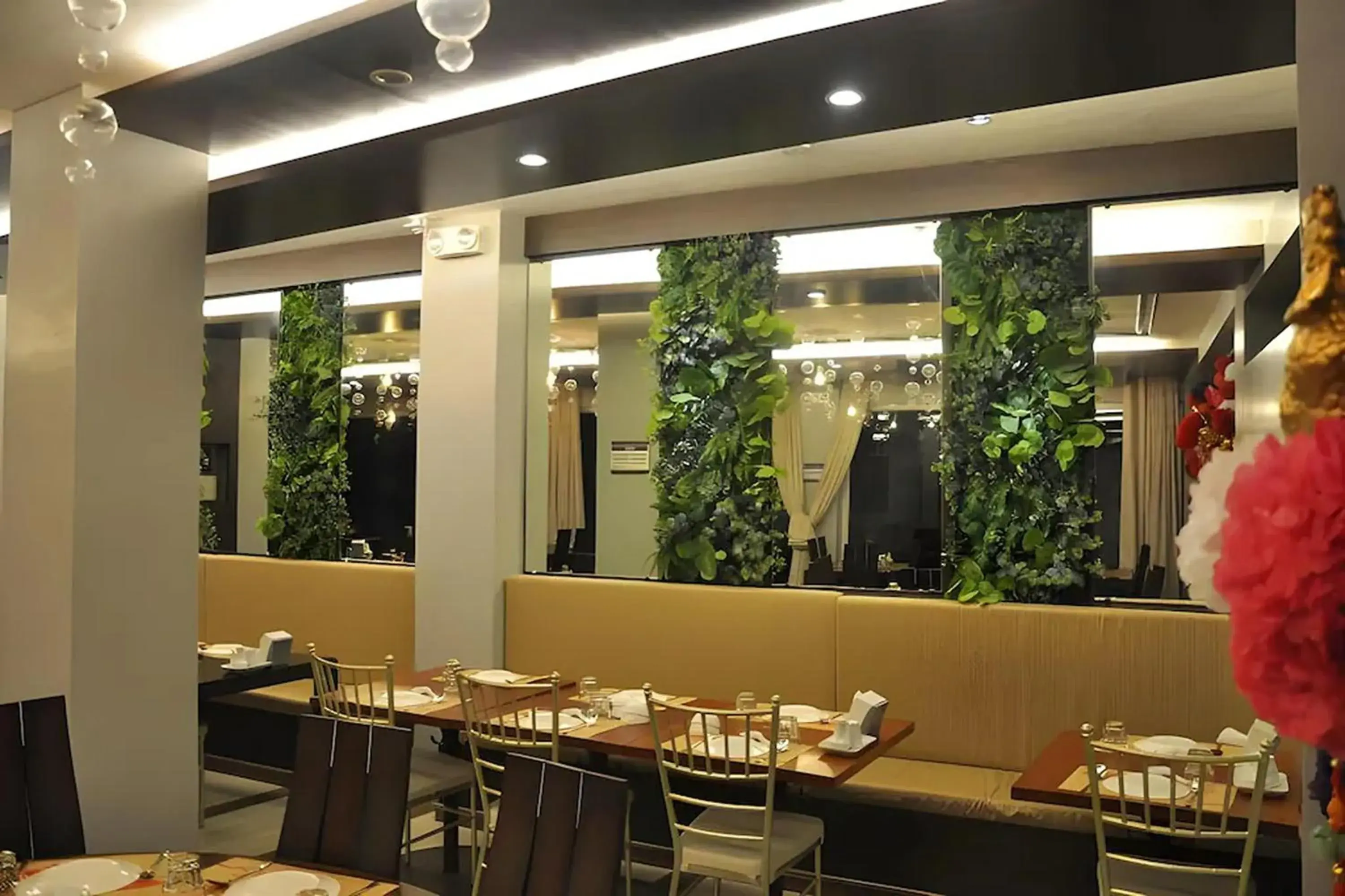 Restaurant/places to eat in Hotel Lapira Restaurant/places to eat in Hotel Lapira