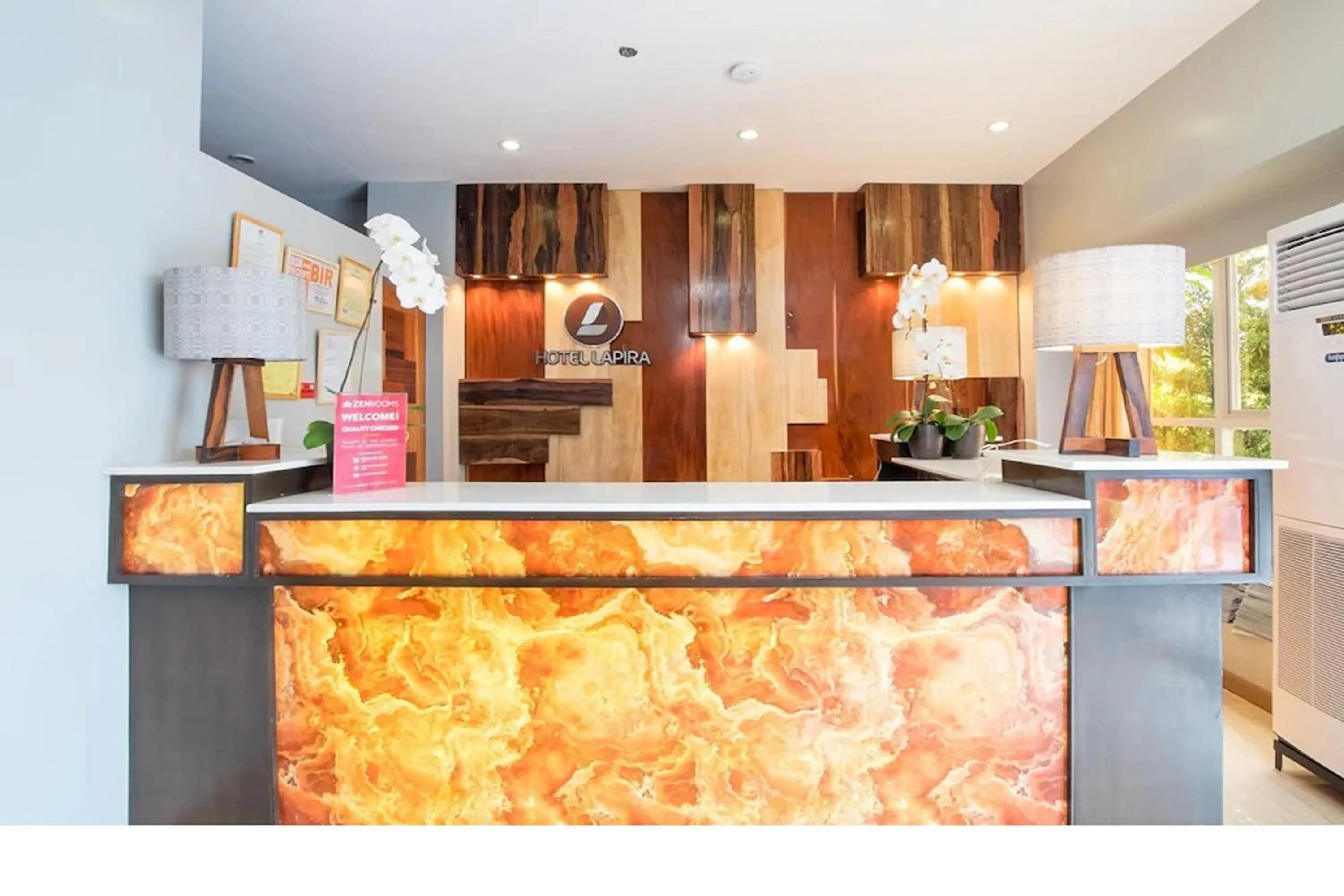 Lobby or reception in Hotel Lapira