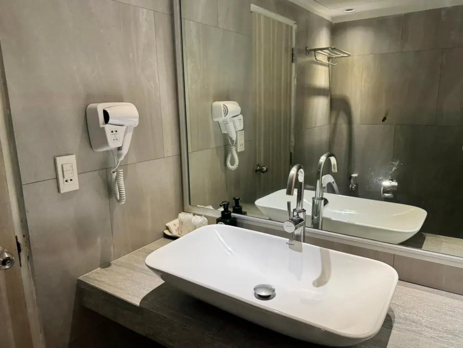 Property building in Mittapan Hotel Property building in Mittapan Hotel