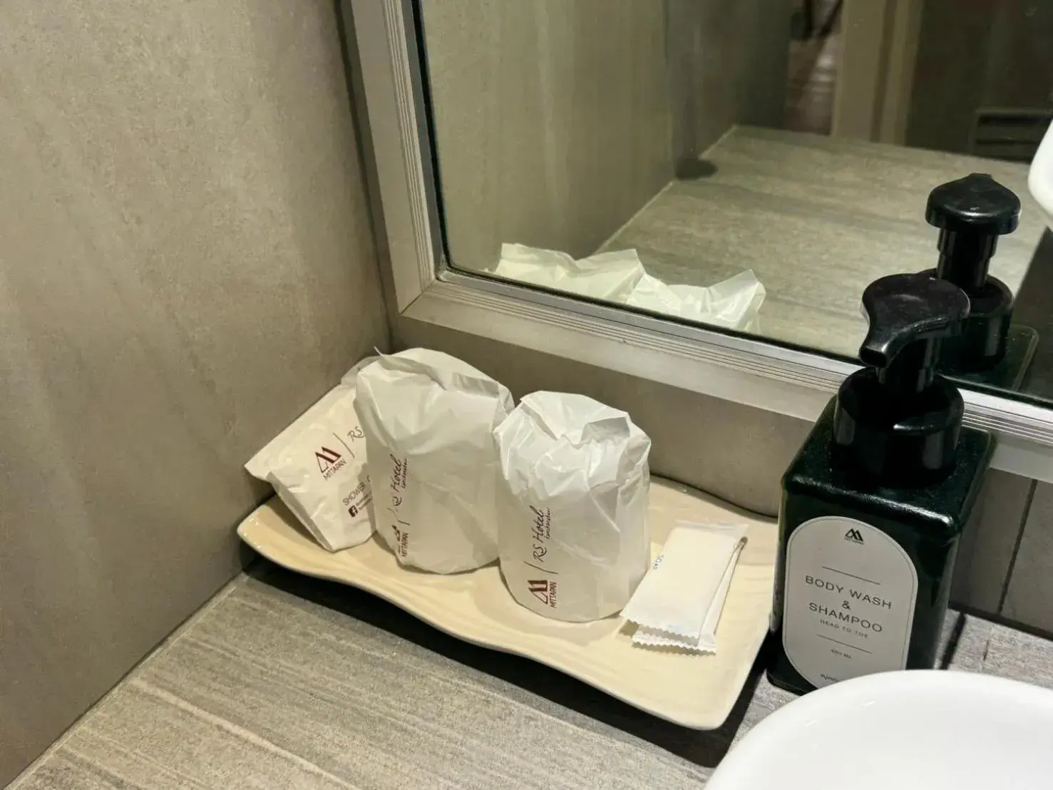 Property building in Mittapan Hotel Property building in Mittapan Hotel