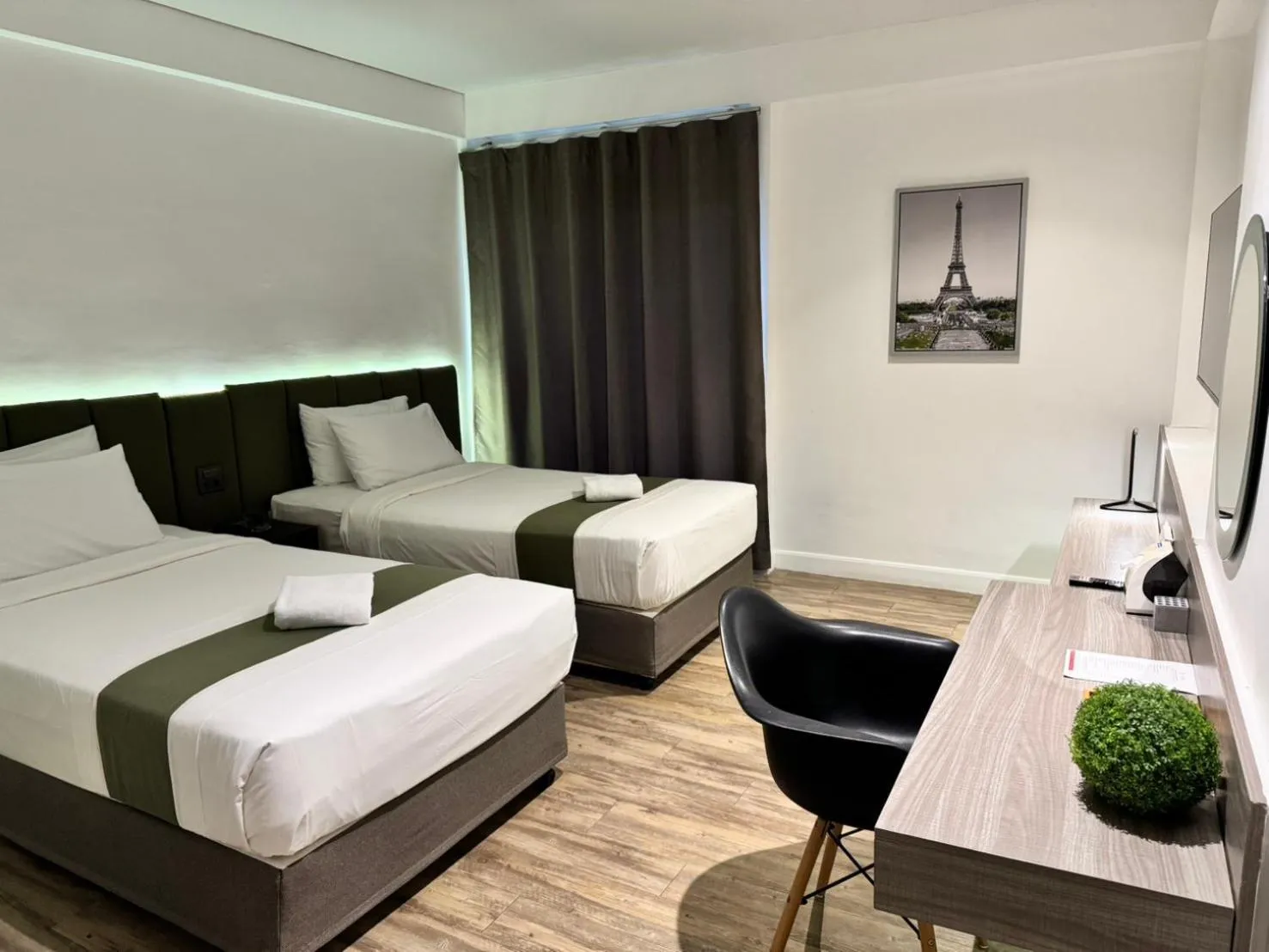 Photo of the whole room, Bed in Mittapan Hotel