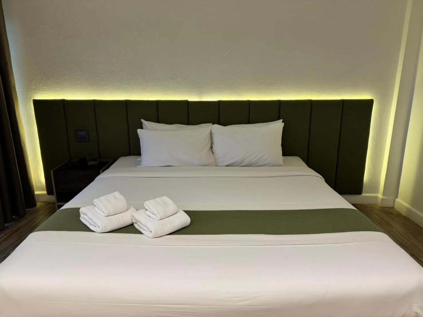 Photo of the whole room, Bed in Mittapan Hotel