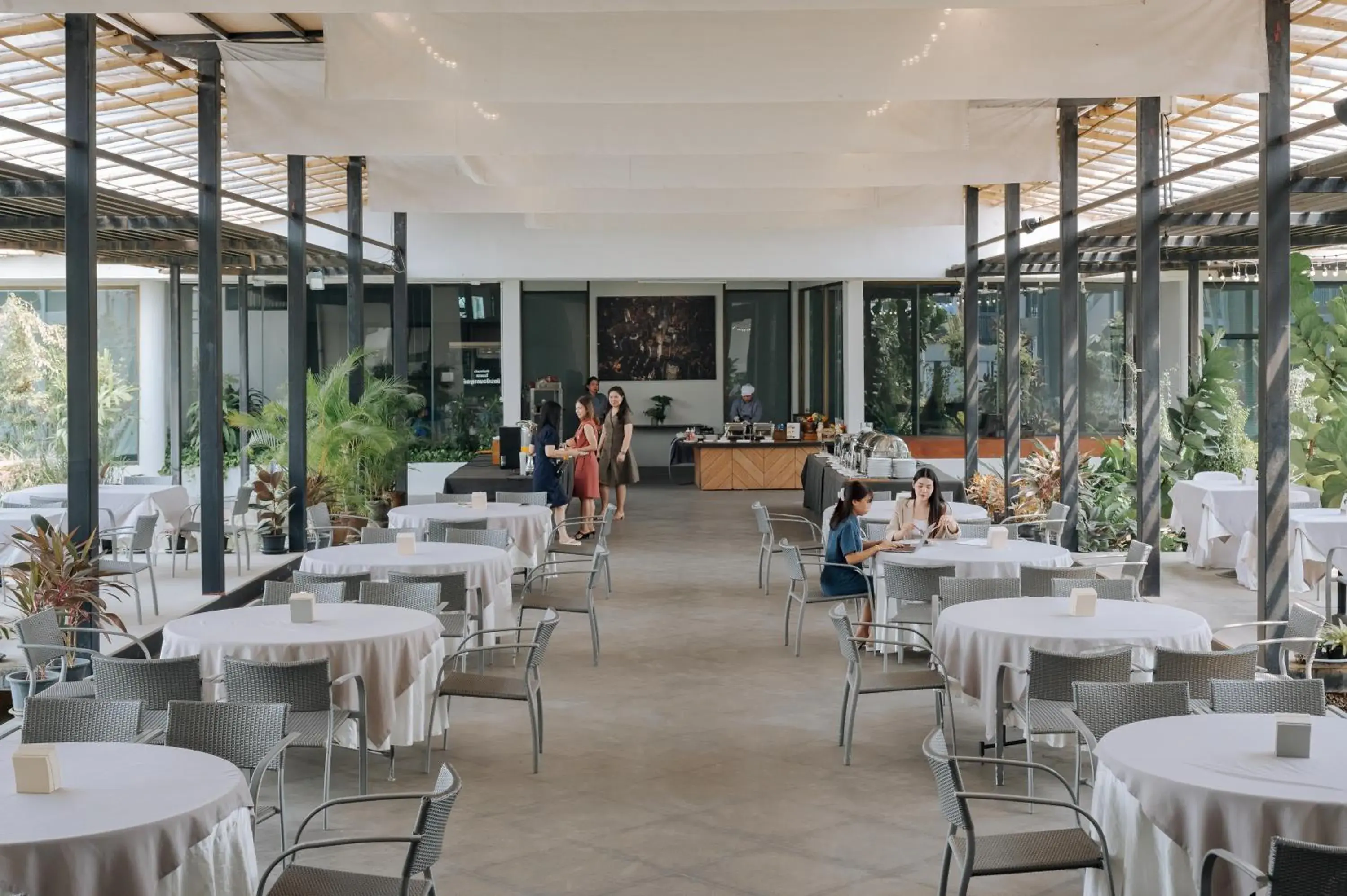 Restaurant/places to eat in Mittapan Hotel Restaurant/places to eat in Mittapan Hotel