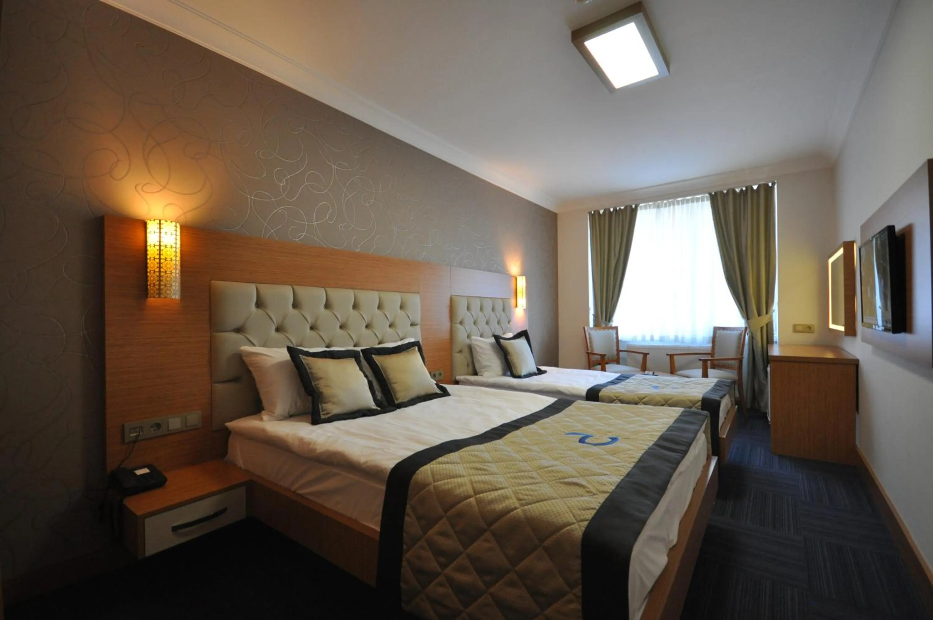 Photo of the whole room, Bed in Double Comfort Hotel
