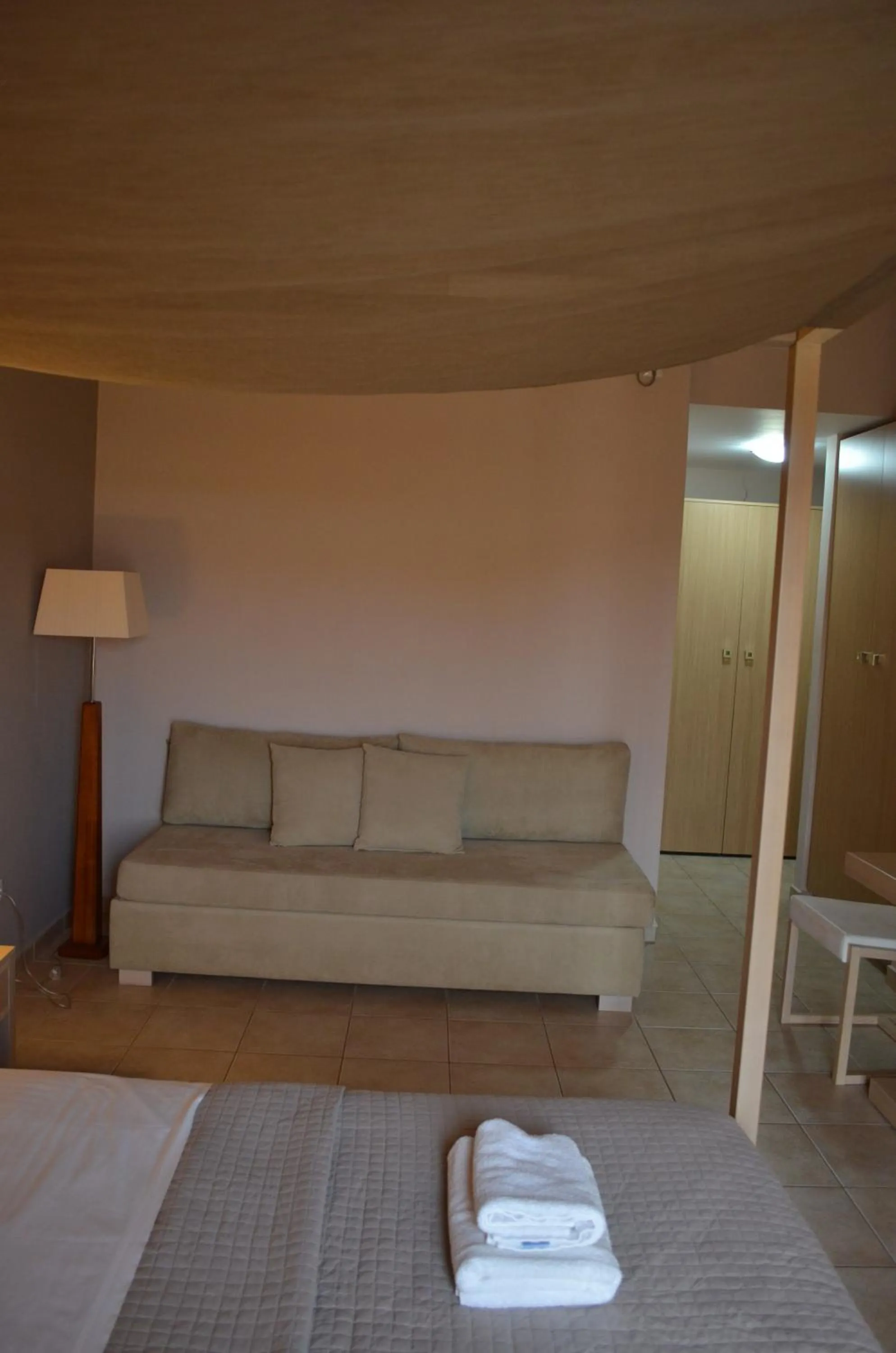 Photo of the whole room, Bed in Aligis Studios