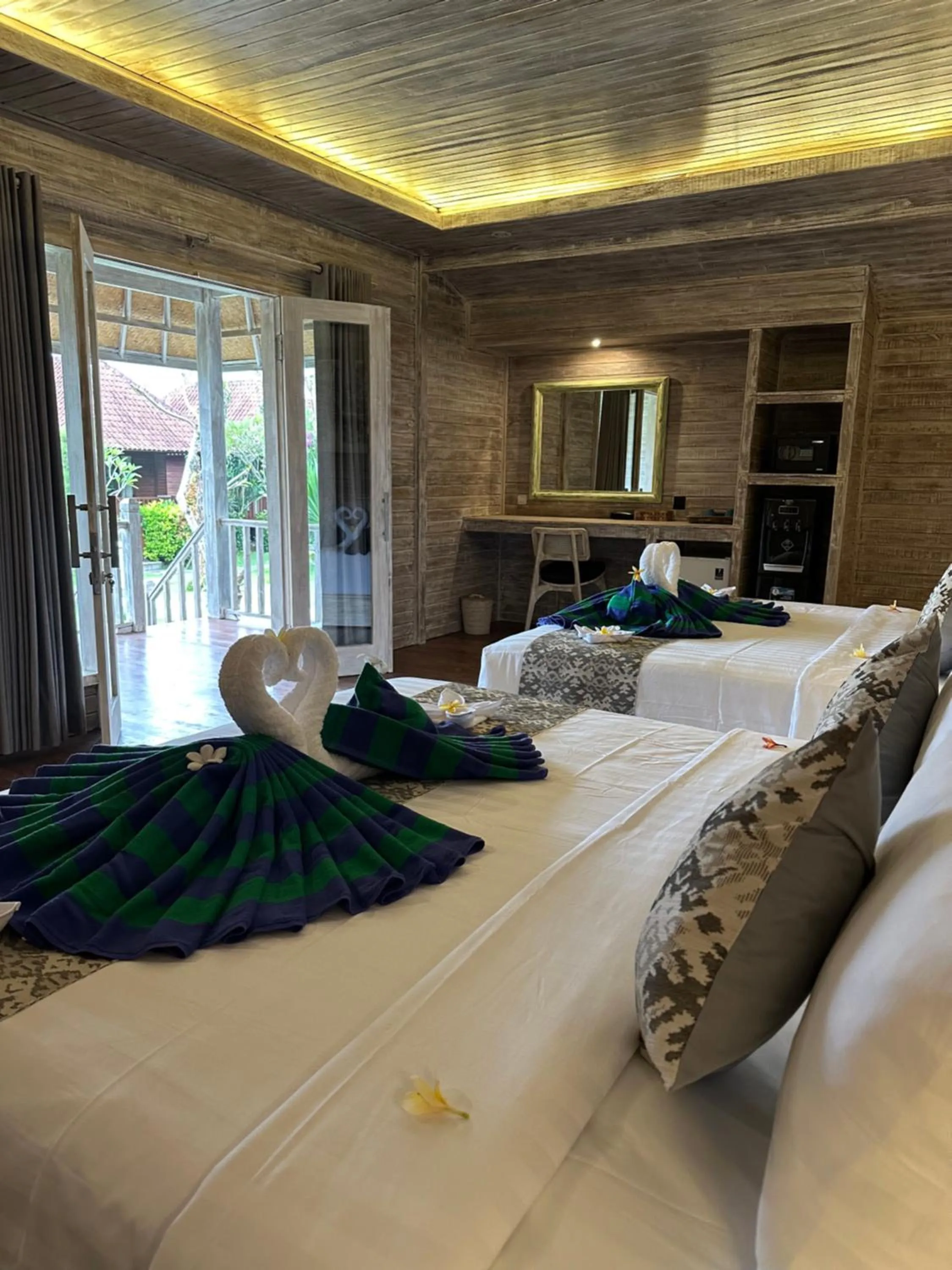 Bed in The Niti Hut's Lembongan