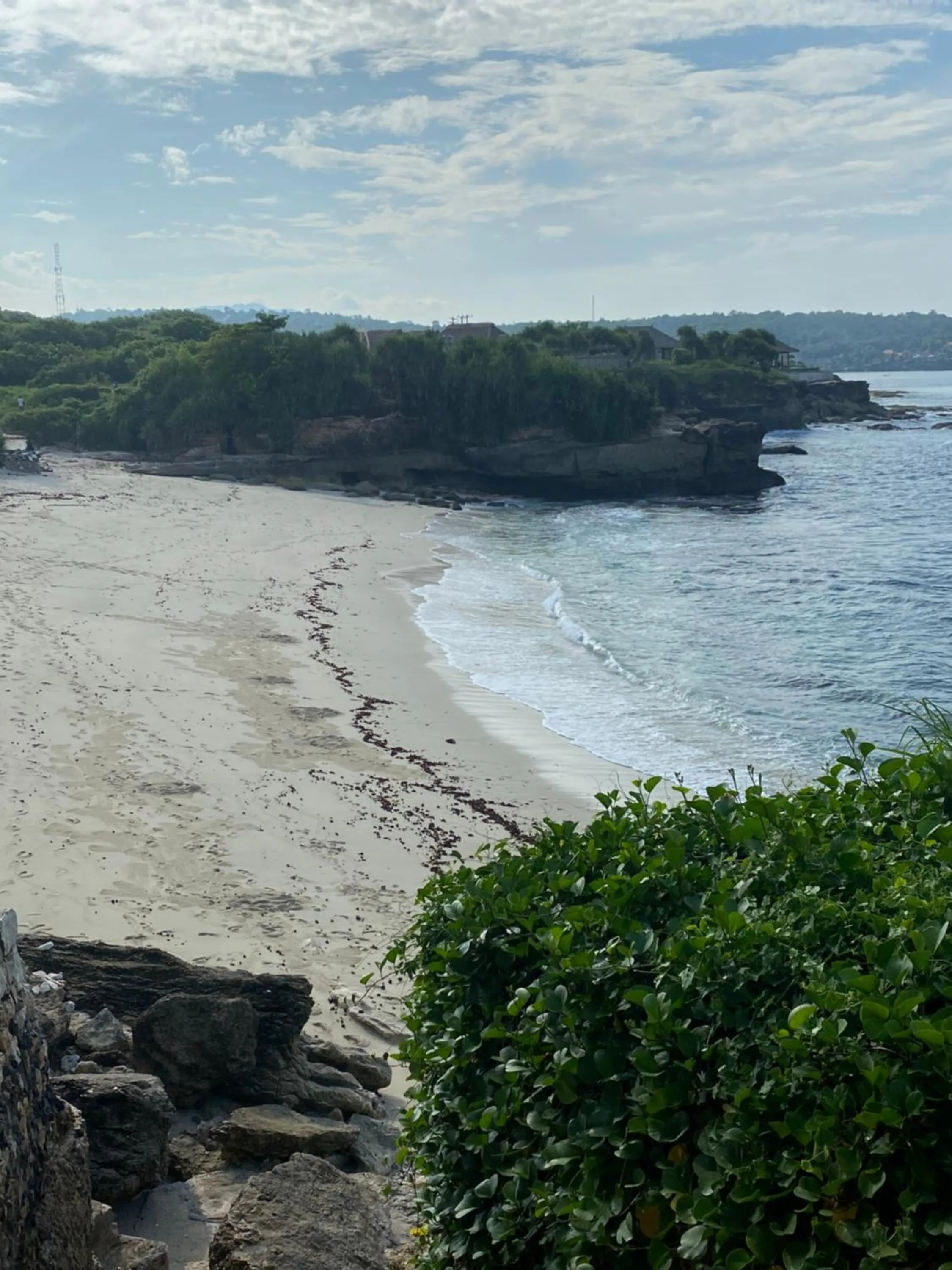 Beach in The Niti Hut's Lembongan