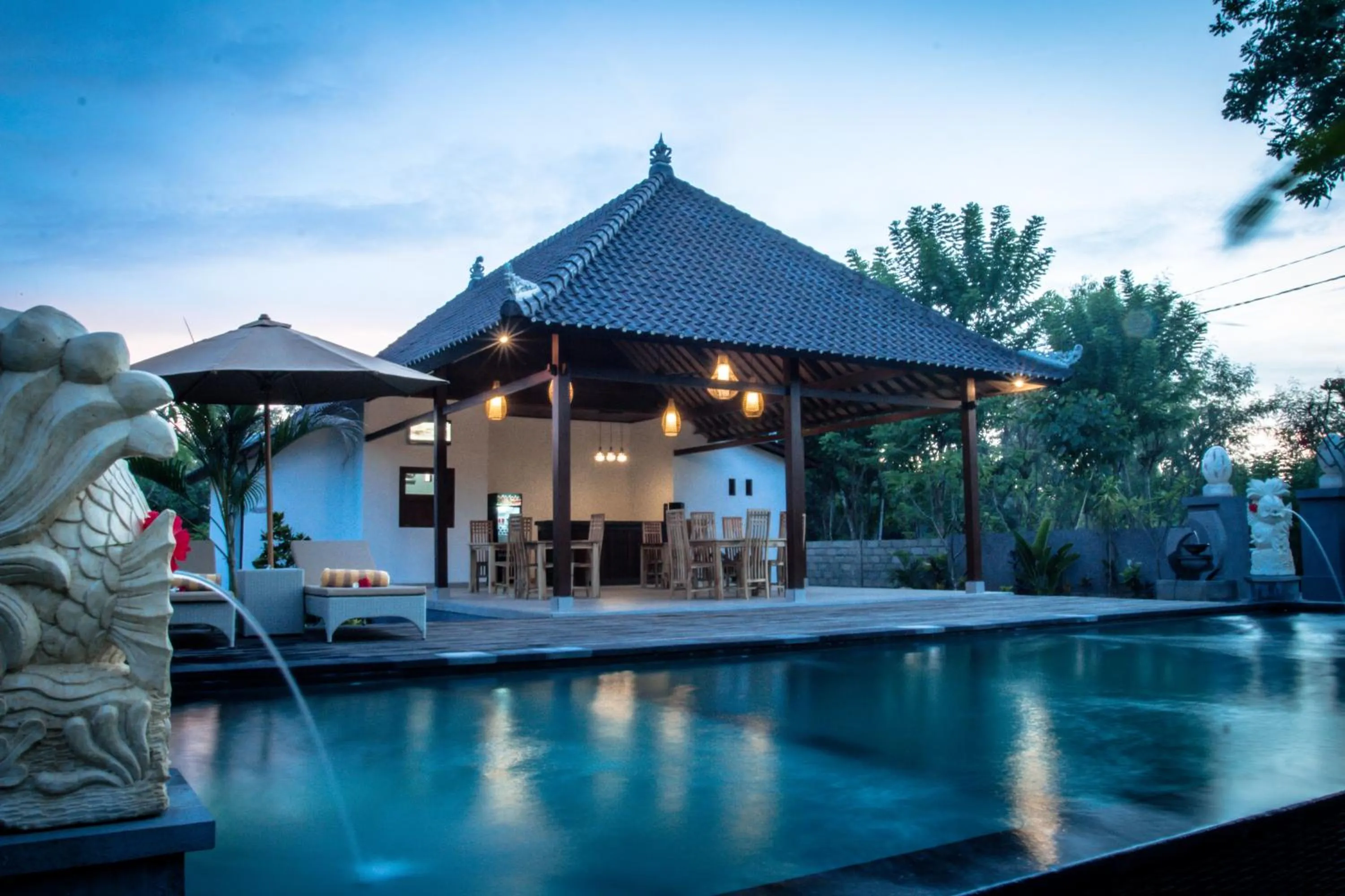 Swimming pool in The Niti Hut's Lembongan