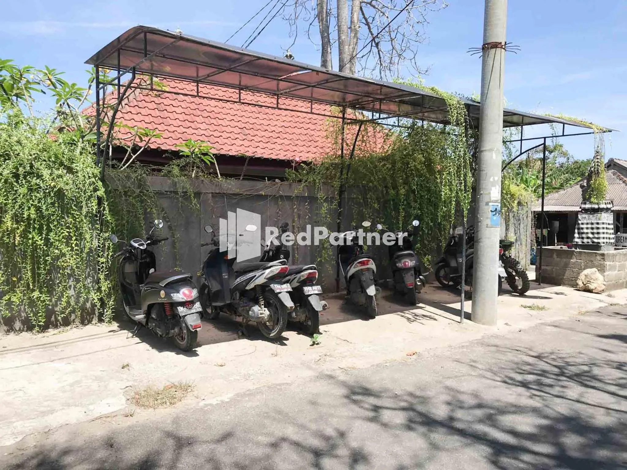 Property building in The Niti Hut's Lembongan