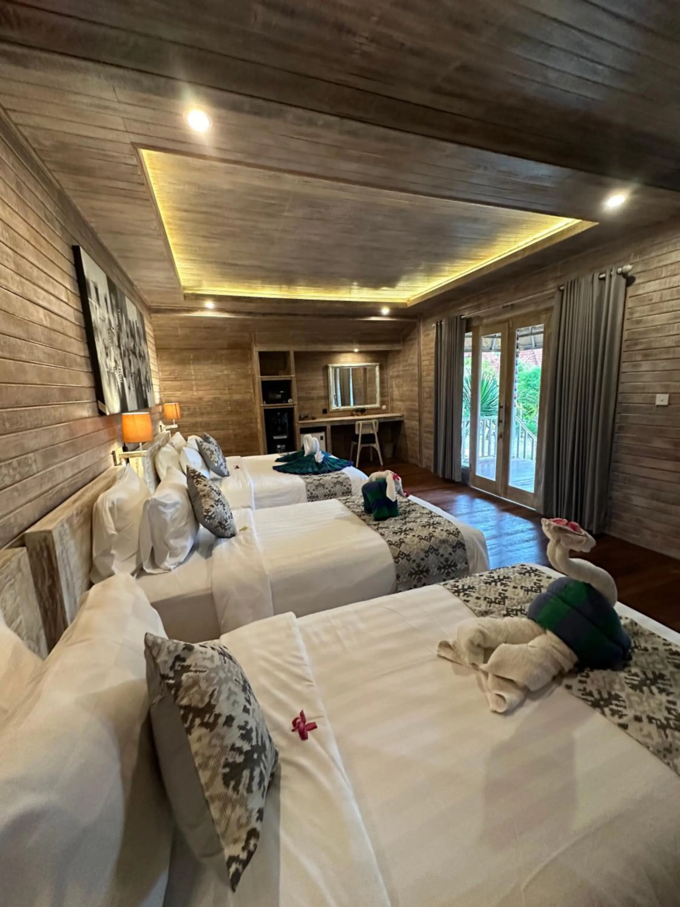 Photo of the whole room, Bed in The Niti Hut's Lembongan