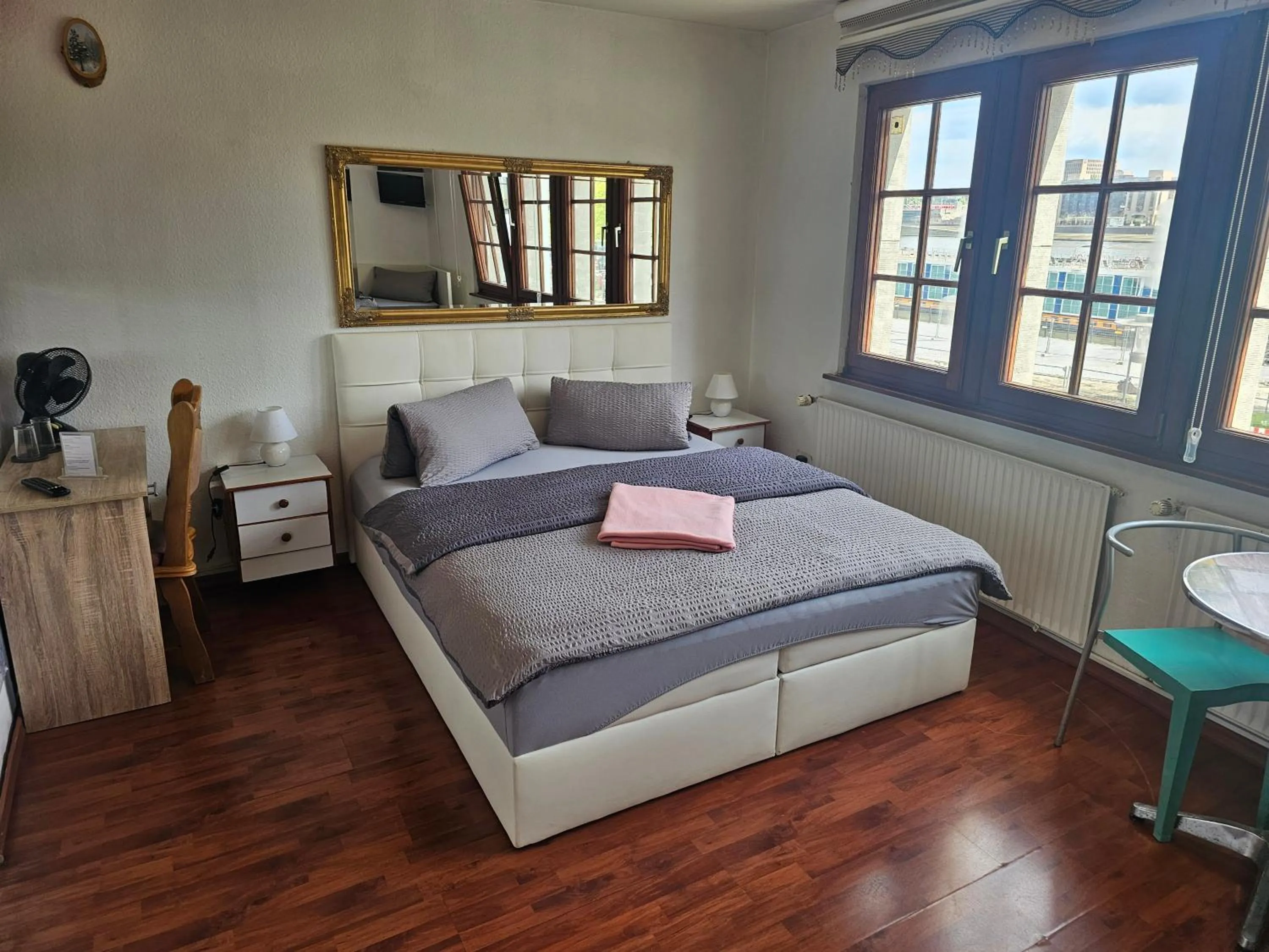 Photo of the whole room, Bed in Haus Enteresan