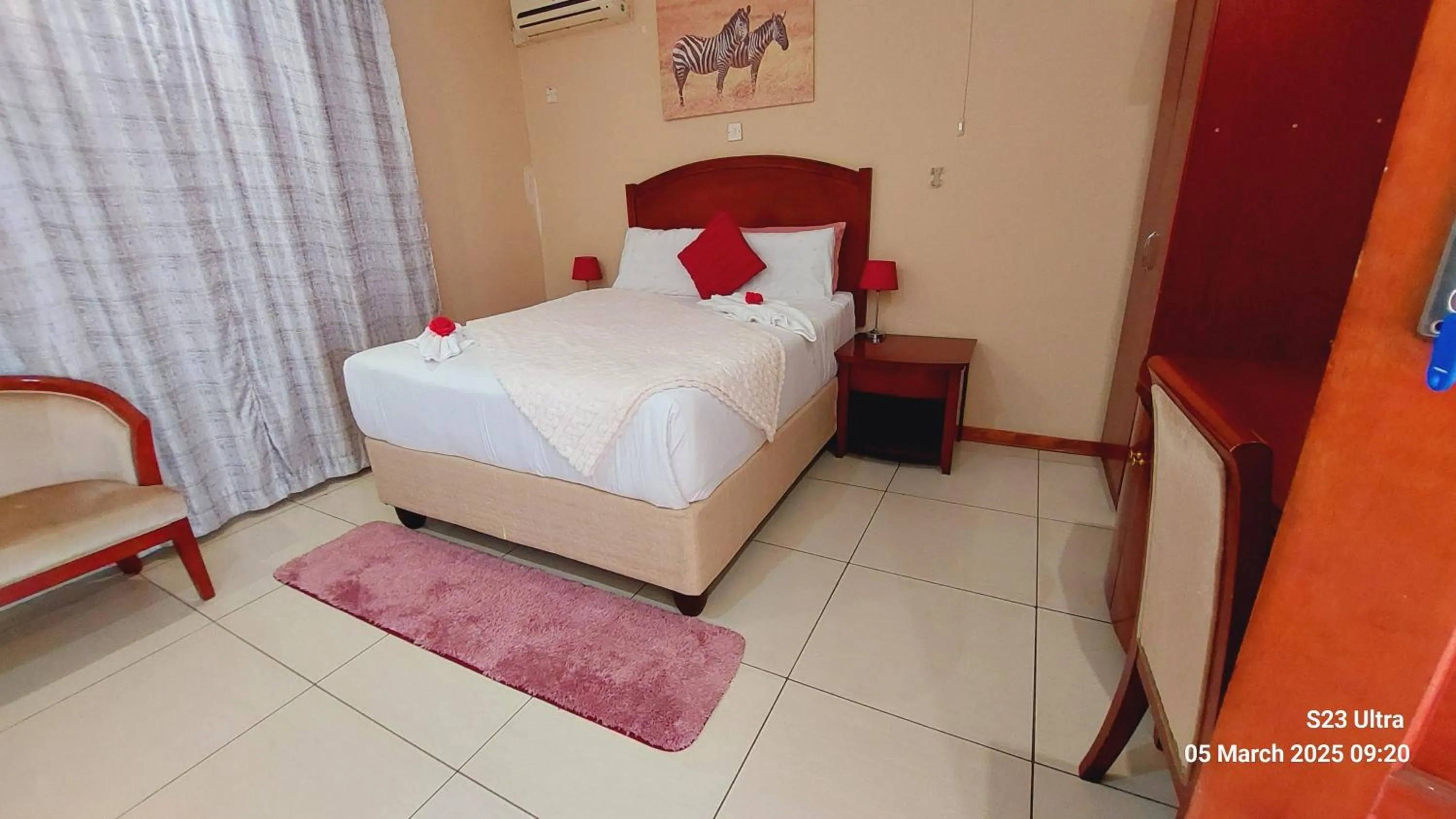 Bedroom, Bed in Comfort Palace Guest House Kasane