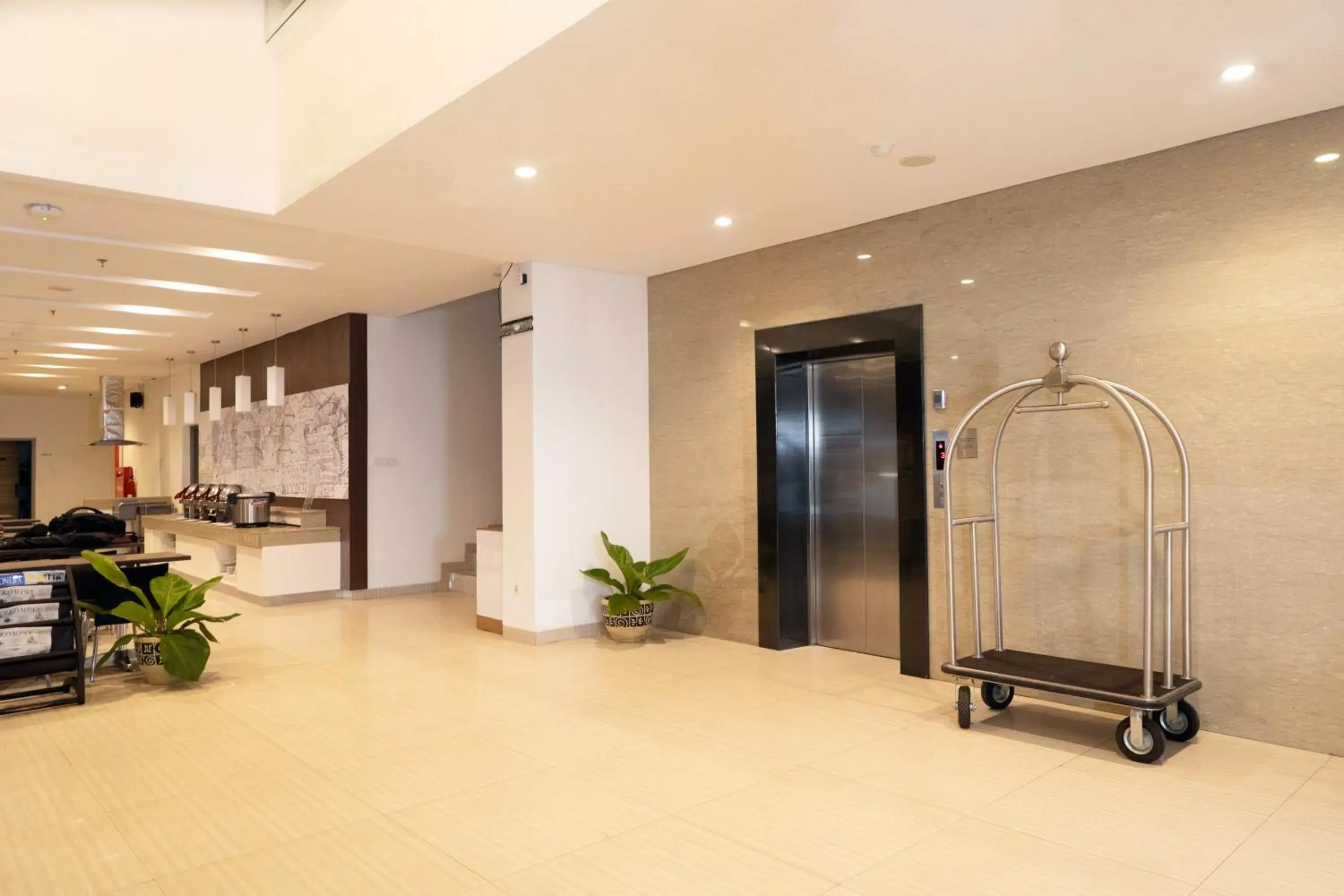 Restaurant/places to eat in Lynn Hotel Serang Restaurant/places to eat in Lynn Hotel Serang