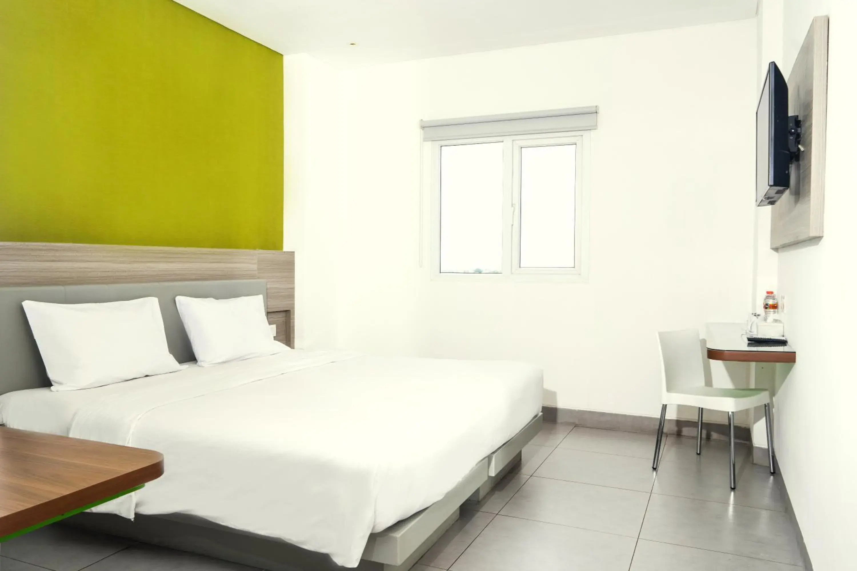 Bedroom, Bed in Lynn Hotel Serang Bedroom, Bed in Lynn Hotel Serang