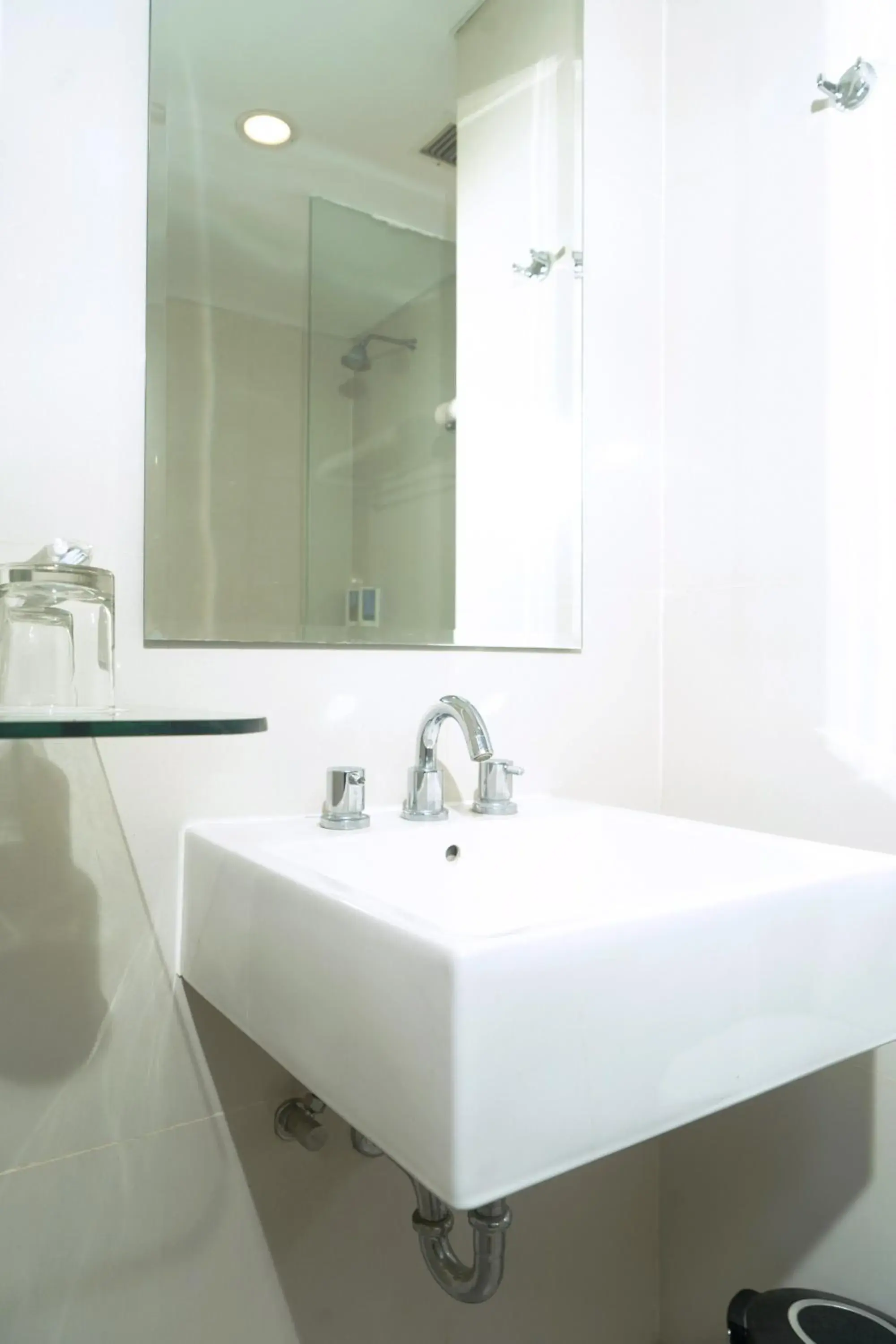 Standard Twin Room in Lynn Hotel Serang Standard Twin Room in Lynn Hotel Serang