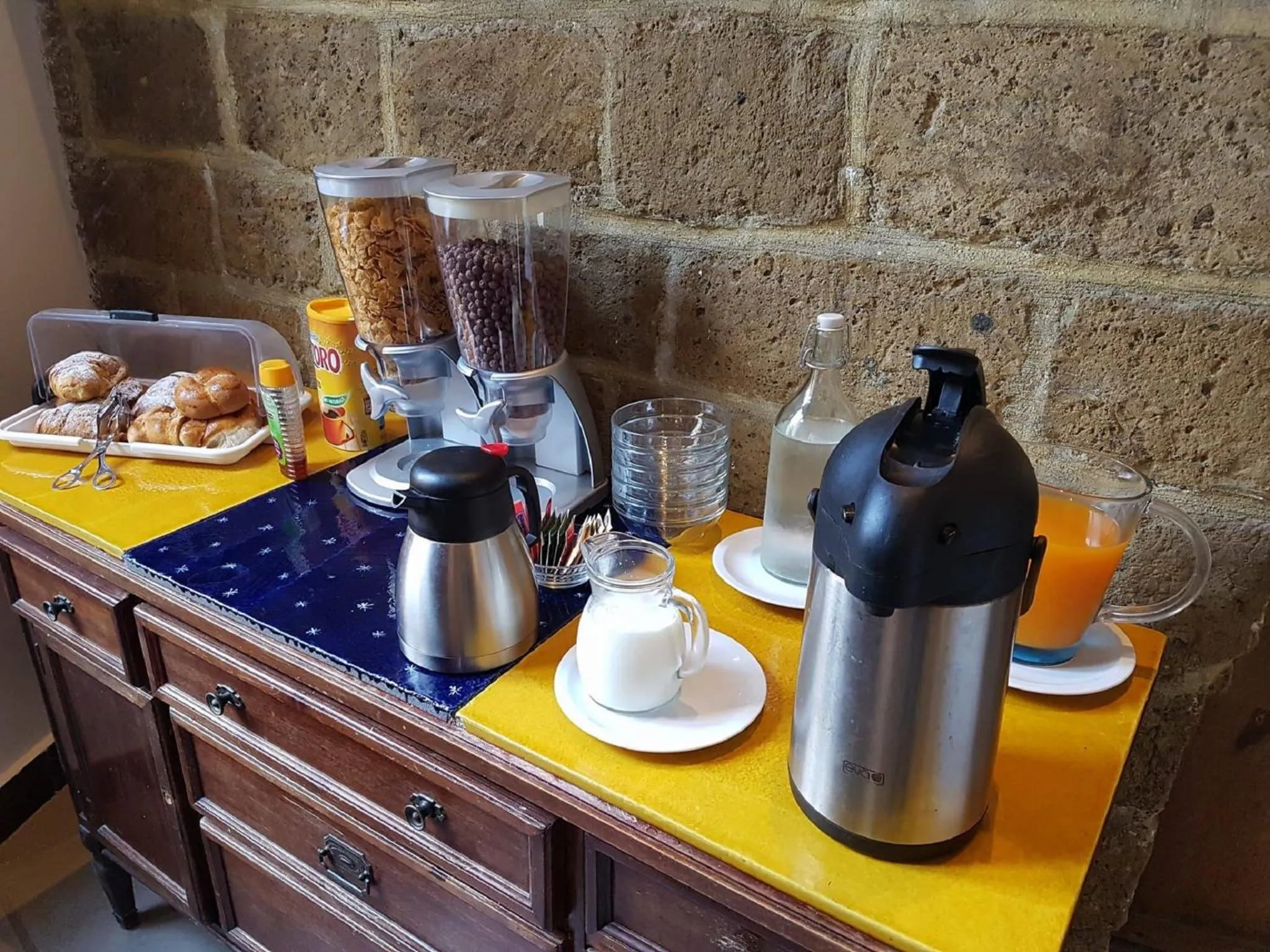 Continental breakfast in Casa del Monacone