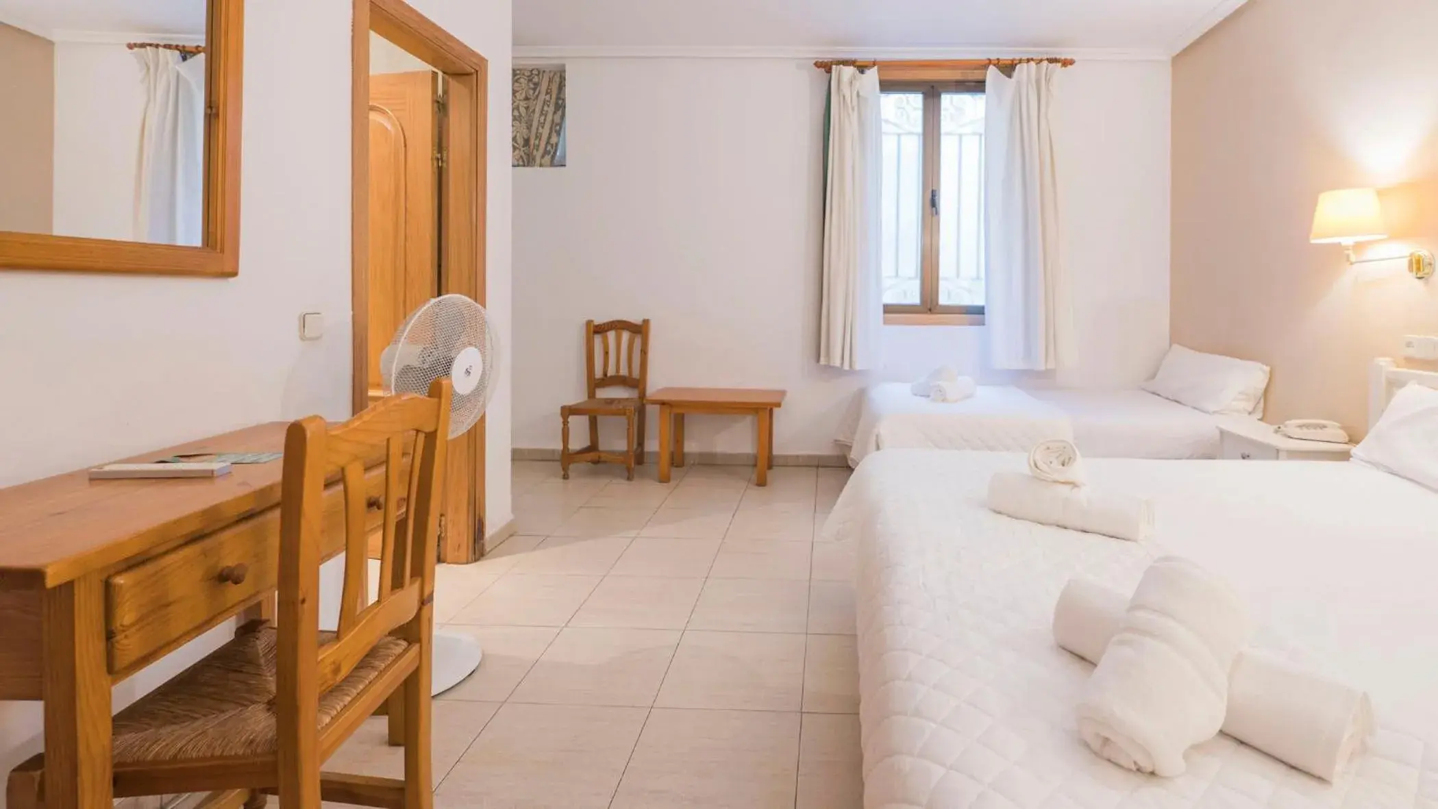 Triple Room in Hostal Centro Triple Room in Hostal Centro