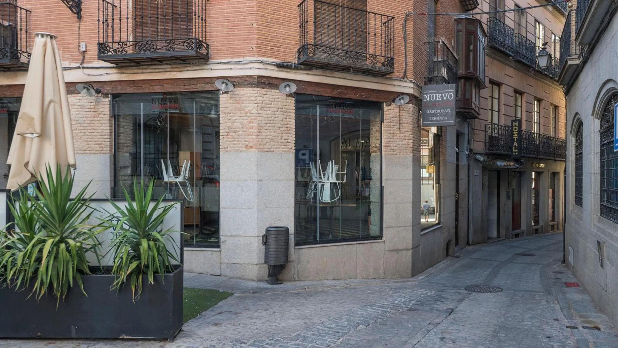 Property building in Hostal Centro