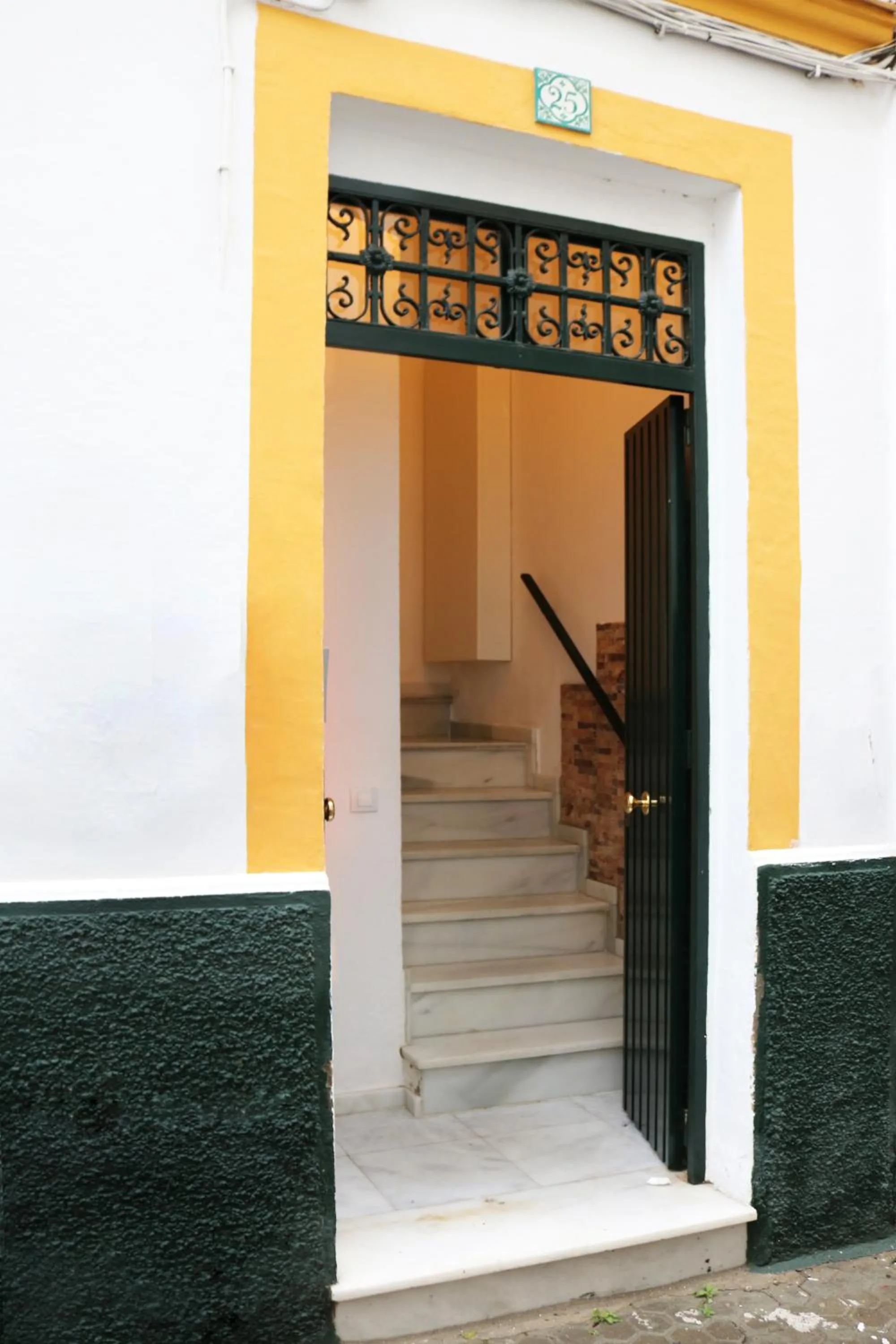 Property building in Apartamentos Triana - Aloha Sevilla