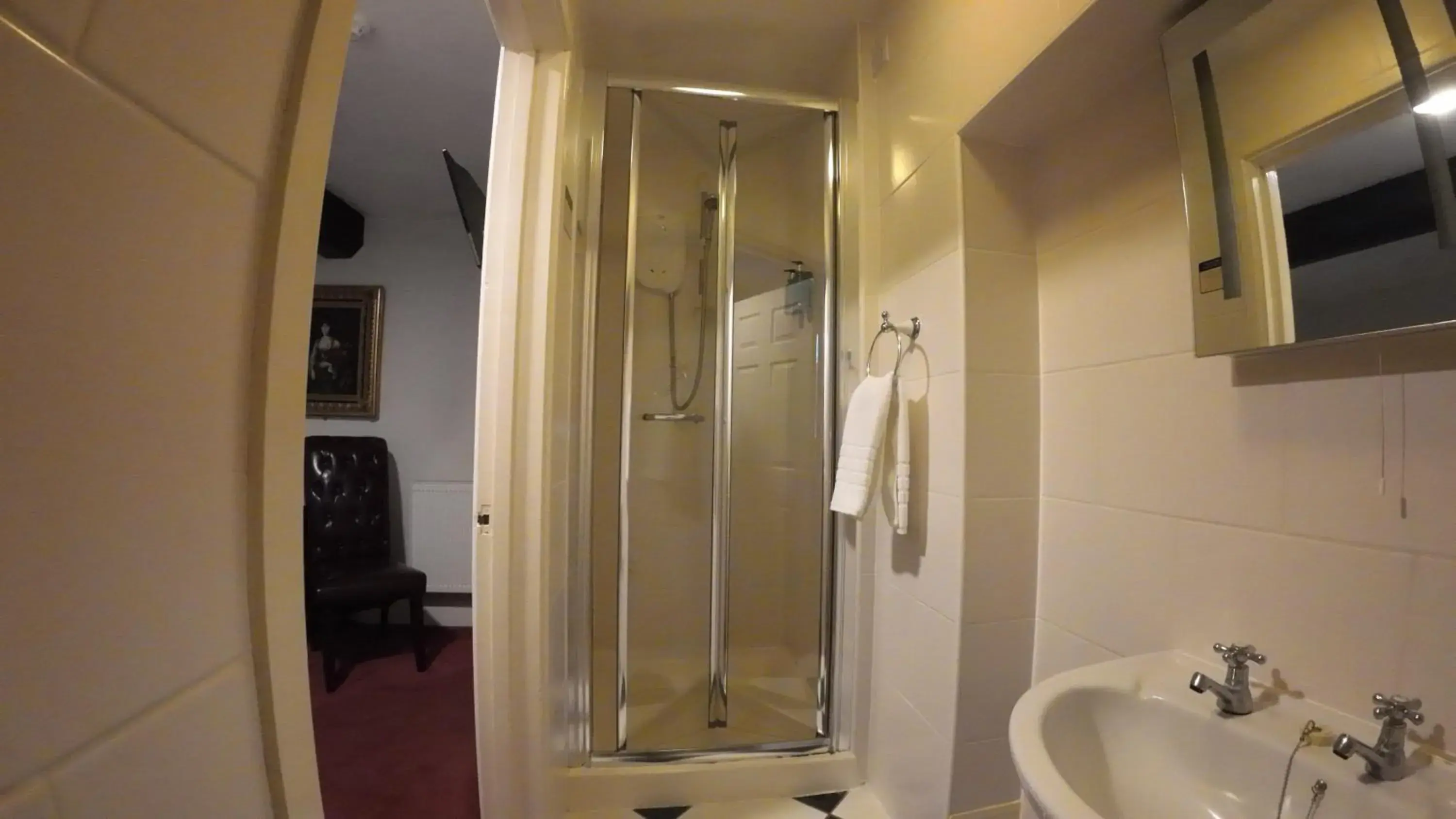 Standard Twin Room with Shower - single occupancy in The Old Manor House Hotel Standard Twin Room with Shower - single occupancy in The Old Manor House Hotel