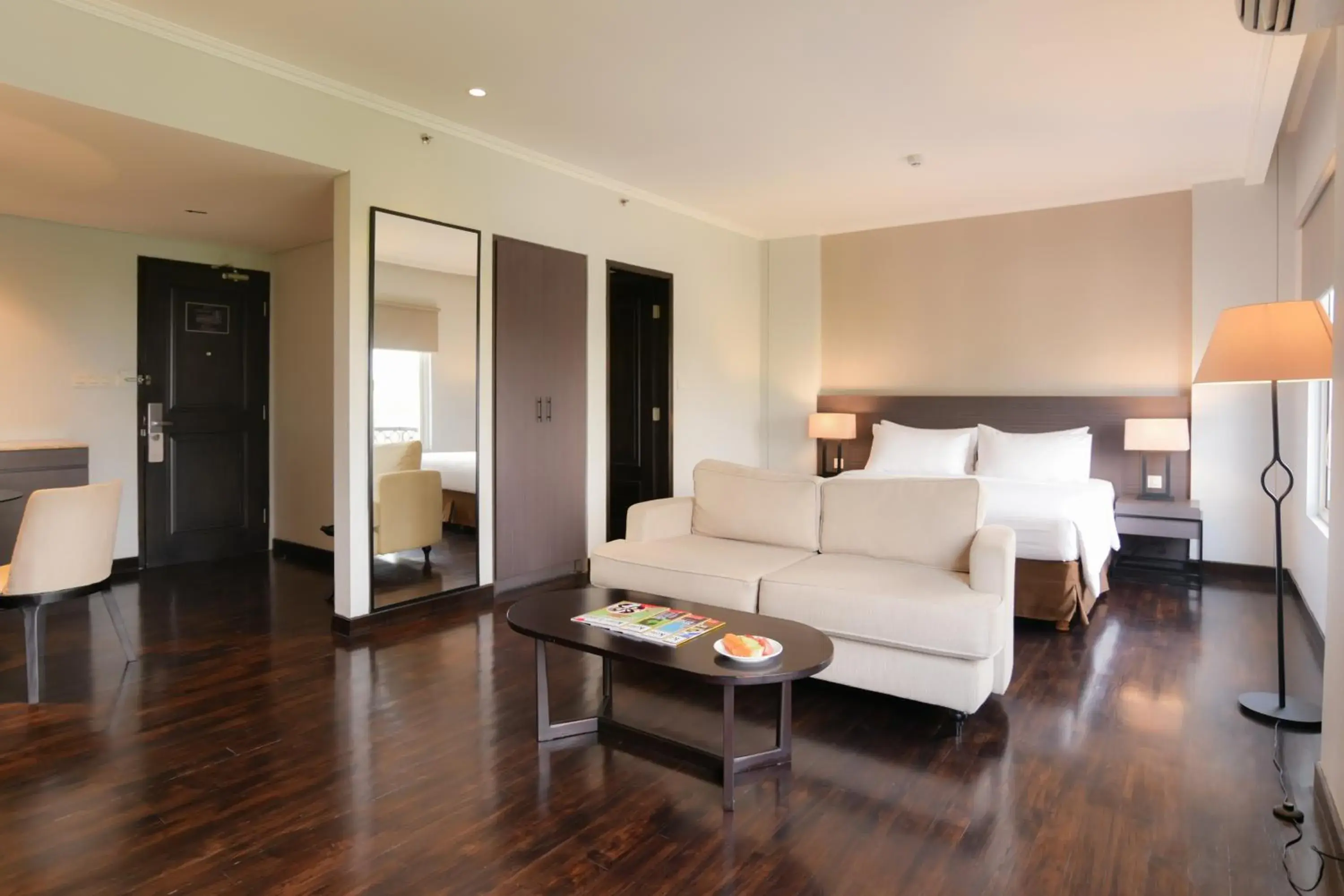 Photo of the whole room in Samala Hotel Jakarta Cengkareng Photo of the whole room in Samala Hotel Jakarta Cengkareng